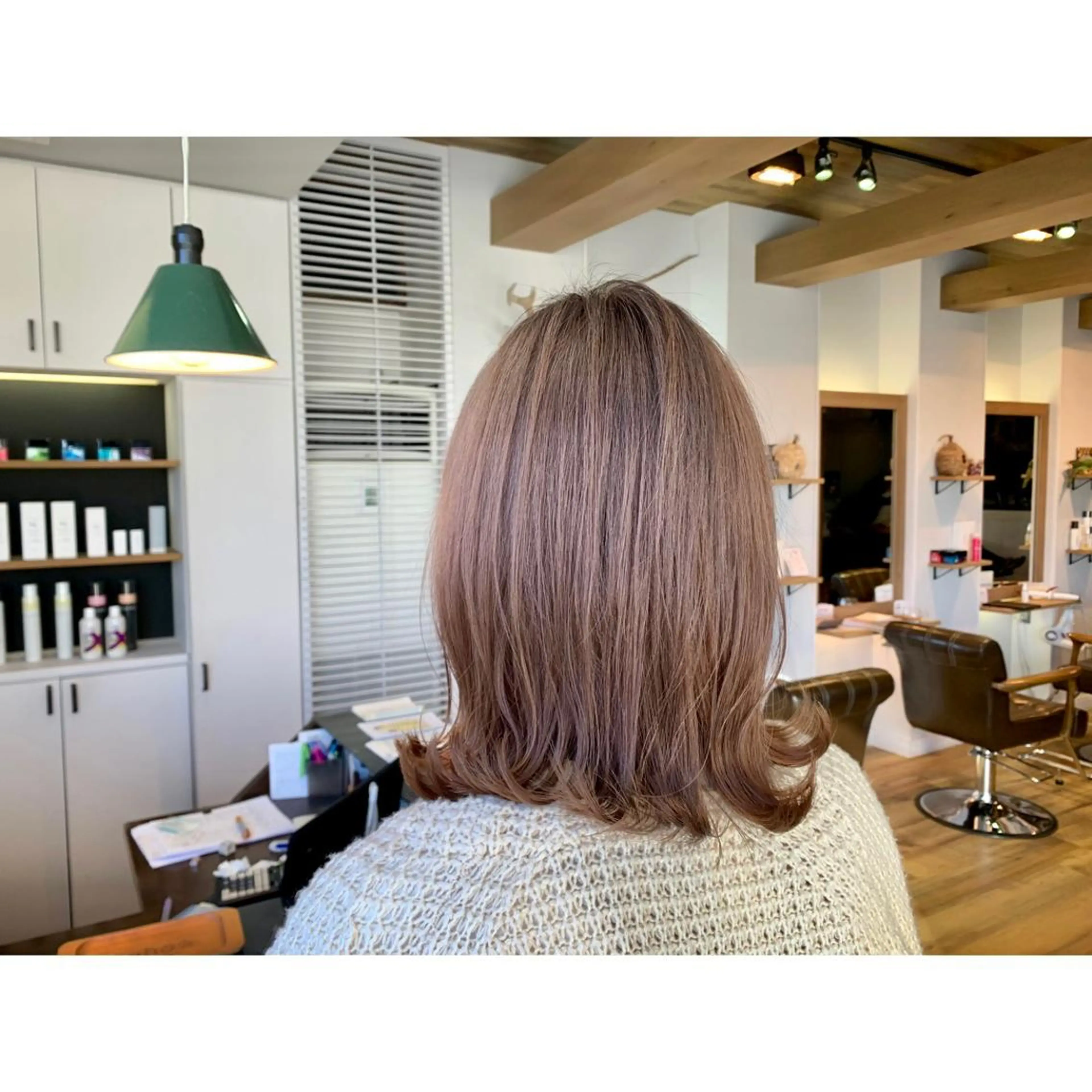 セミロング カラー ベージュカラー ブリーチ ヘアカラー トリートメント ツキダテ ユイのヘアスタイル