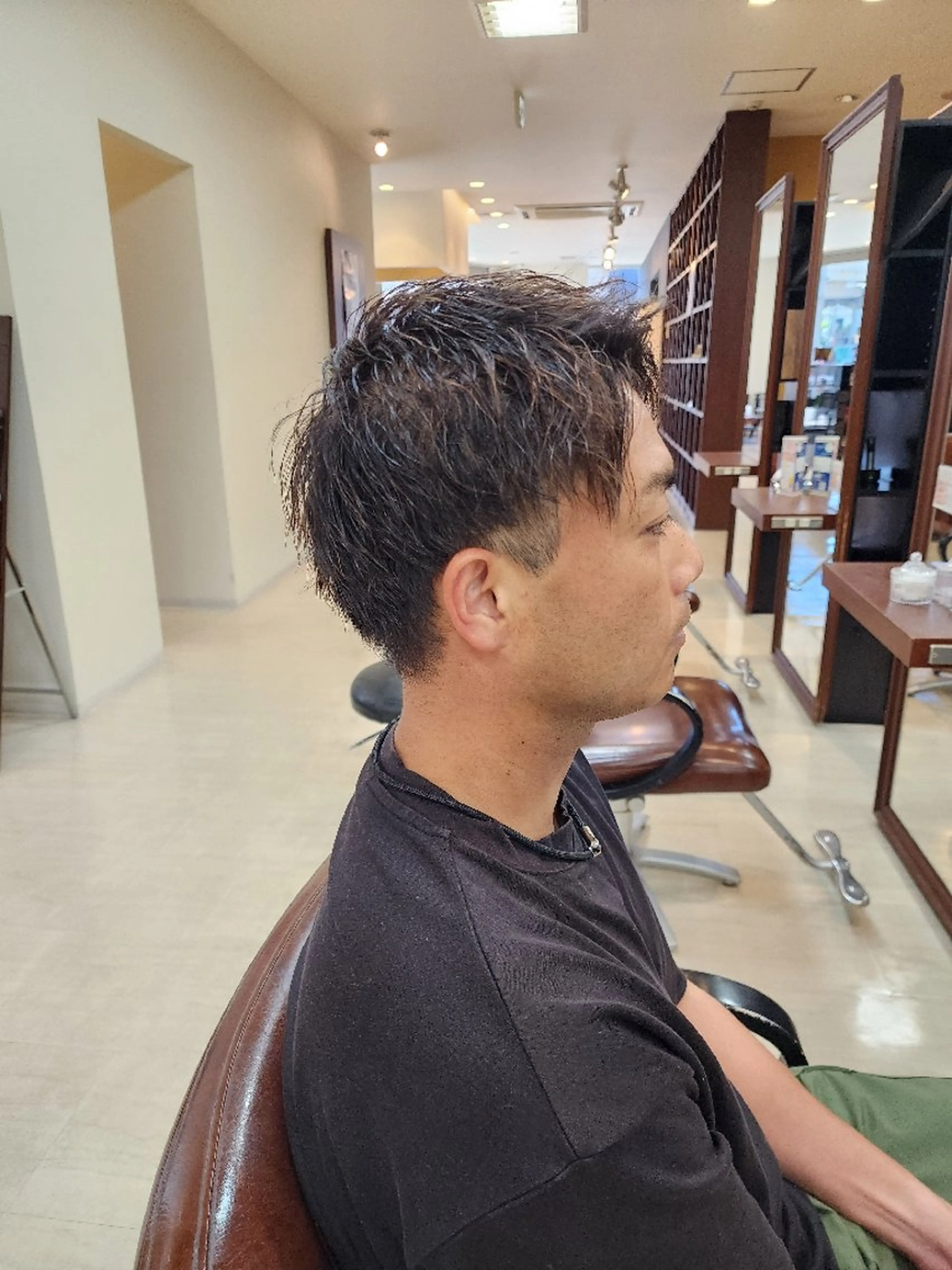 ショート パーマ メンズ センターパート フェザーパーマ メンズパーマ メンズツイストパーマ 刈り上げ カット パーマ トリートメント 木村 直哉のヘアスタイル