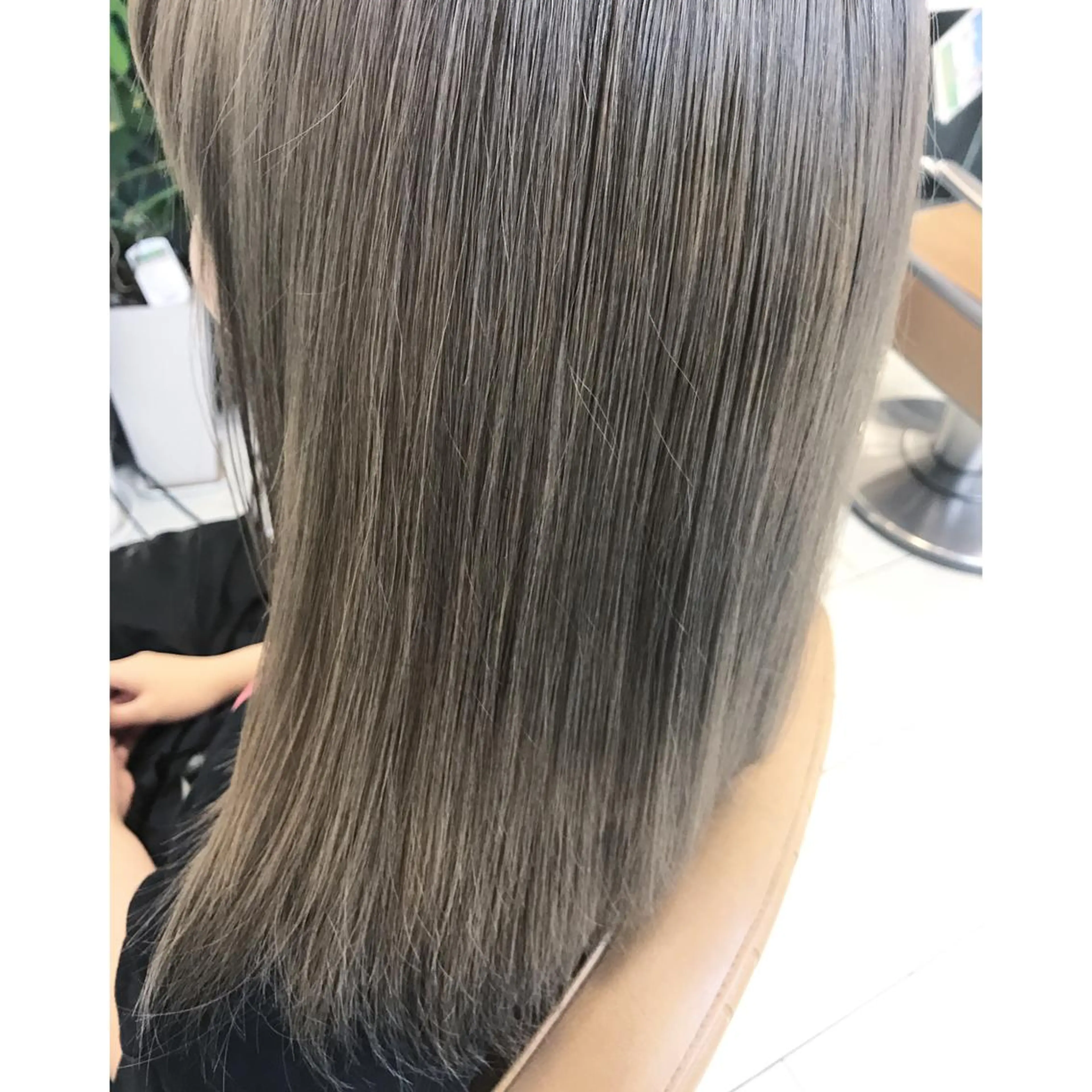 ロング カラー アディクシーカラー ブリーチ 坂西 春果のマツエク・マツパデザイン