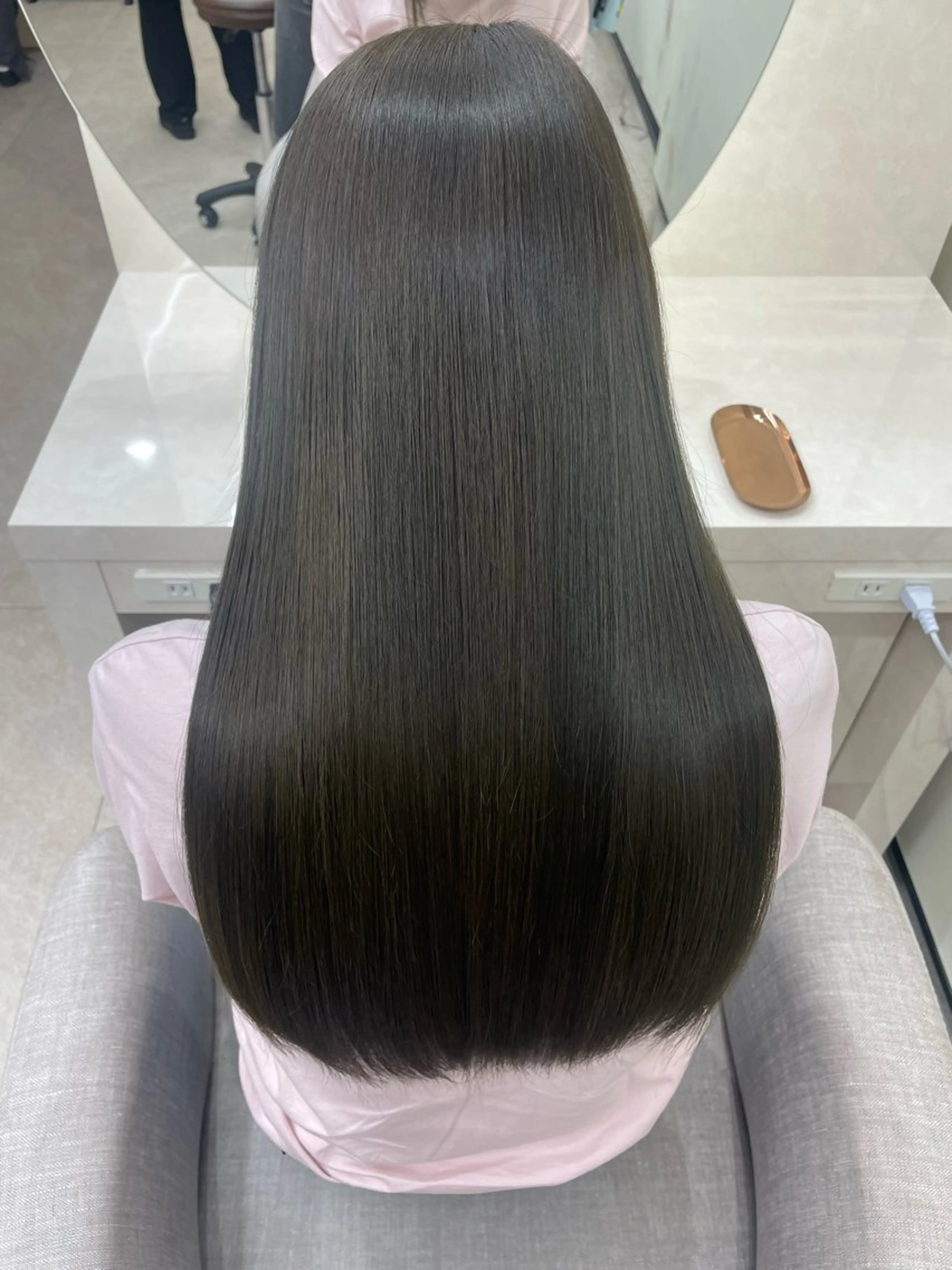 セミロング 佐藤 菜穂のヘアスタイル