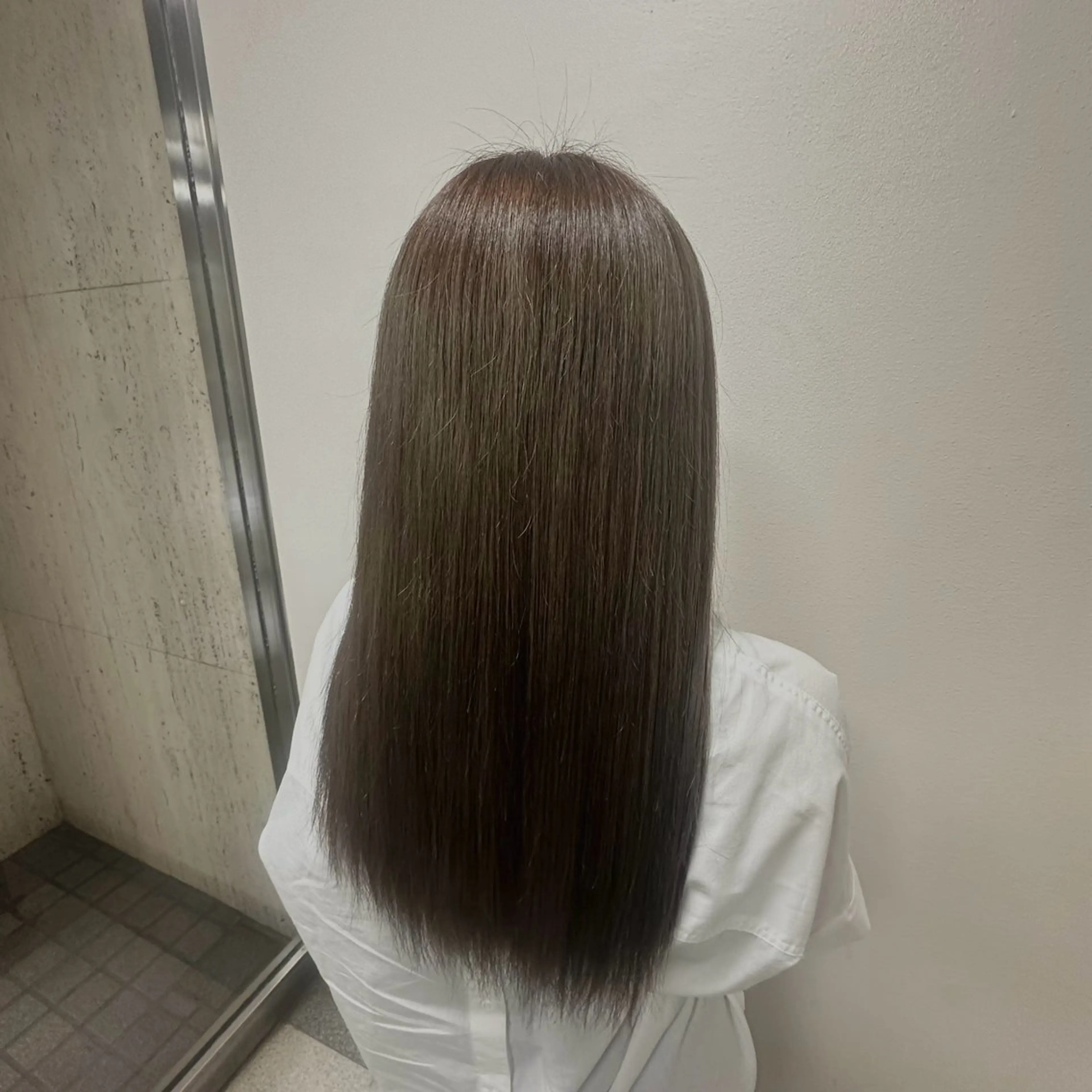 ロング カラー 透明感カラー グレージュ オレンジ 田中 汰知のヘアスタイル