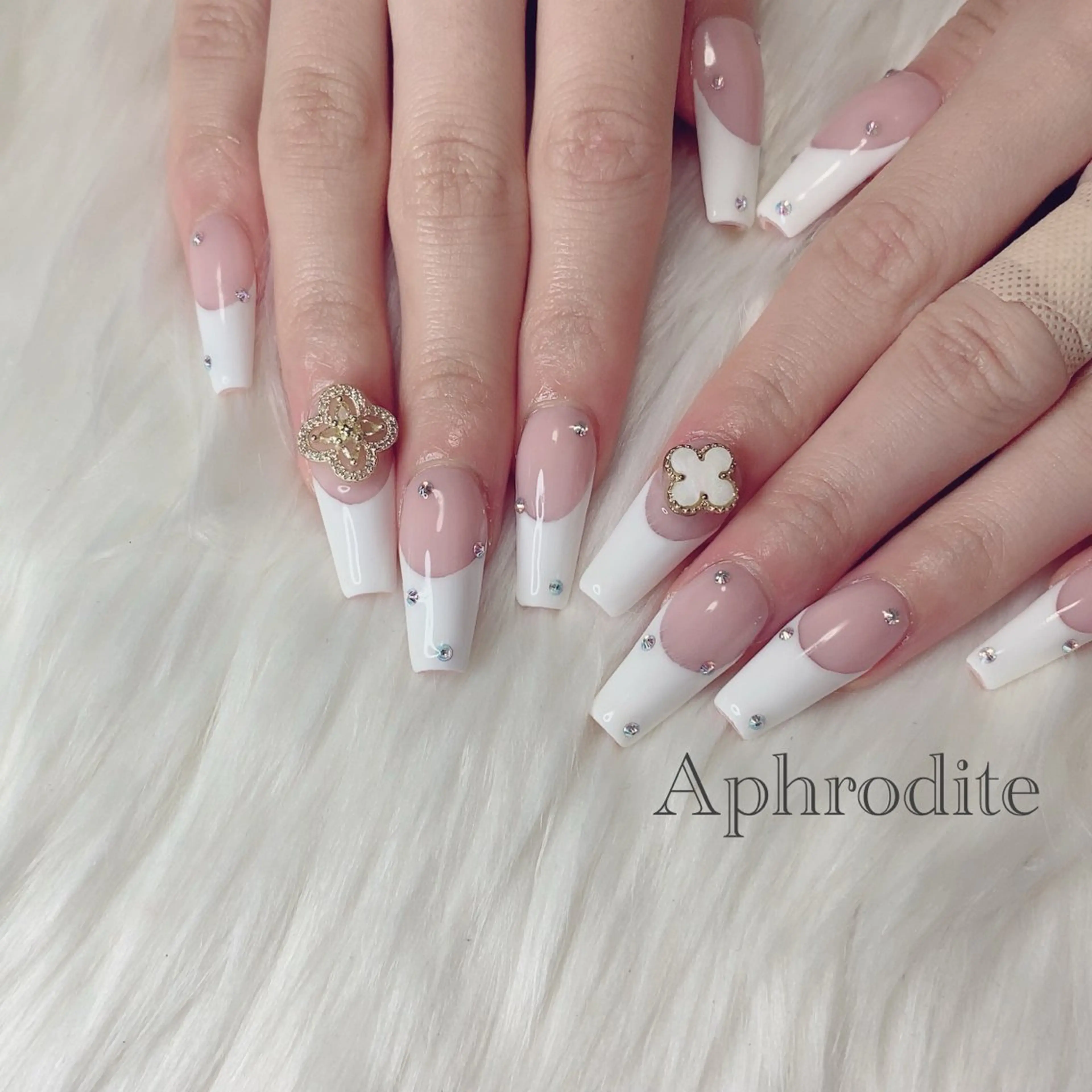 ネイル Aphrodite パラジェル認定サロンのネイルデザイン