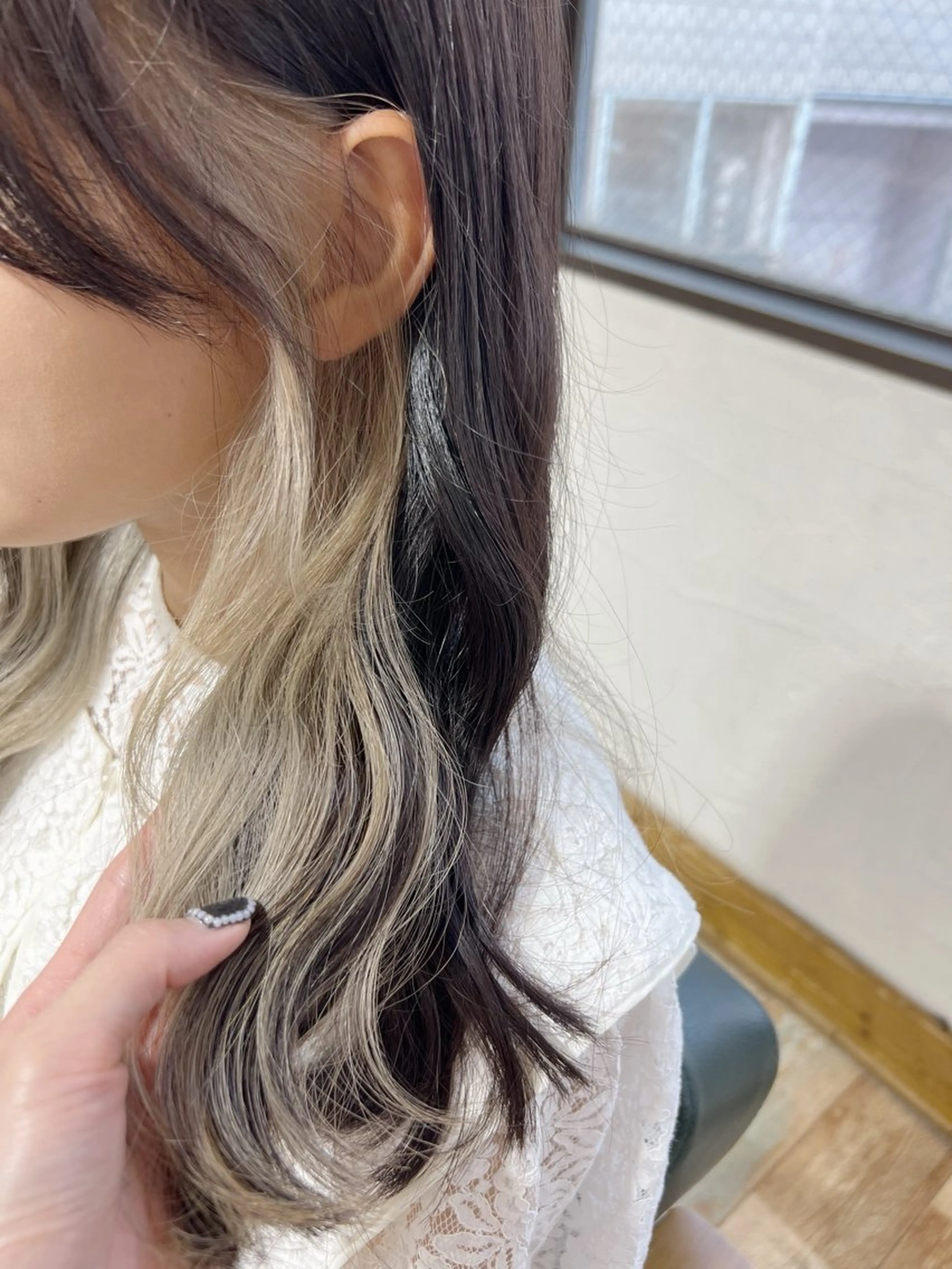 ロング カラー ベージュカラー ブリーチ デザインカラー イヤリングカラー ハイライトカラー カット ヘアカラー トリートメント KANA/ボブ/ インナーカラー/艶髪のヘアスタイル