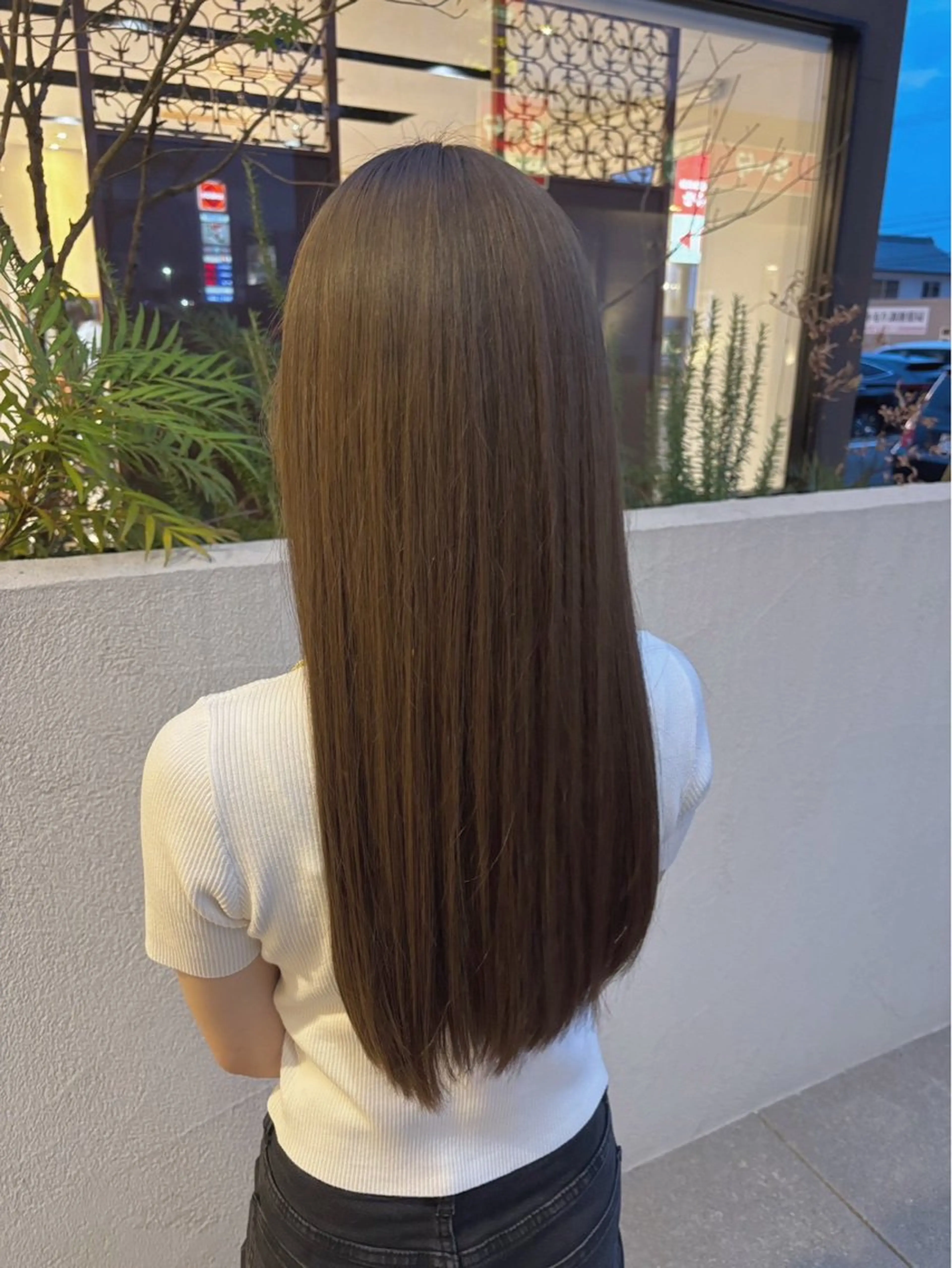 ロング カラー ベージュカラー ブラウンカラー 透明感カラー オリーブベージュ 安藤 舞衣のヘアスタイル