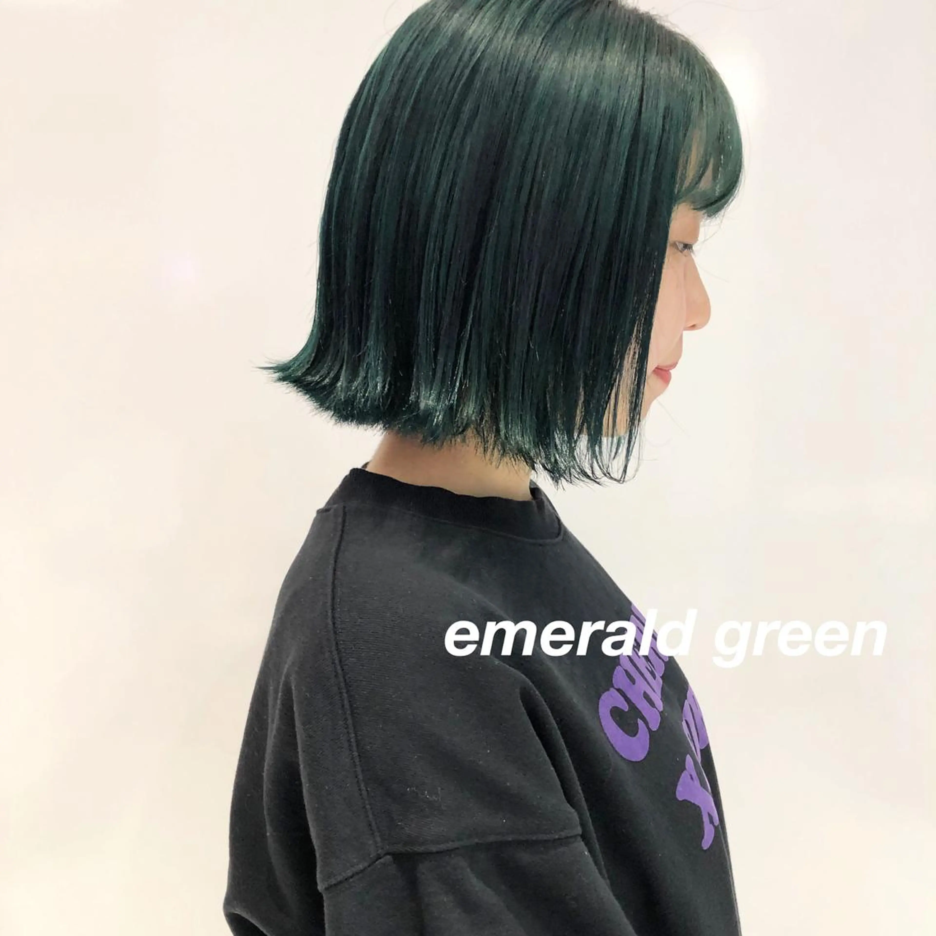 ミディアム カラー ブリーチ エメラルドグリーン ヘアカラー 相川 愛実のヘアスタイル