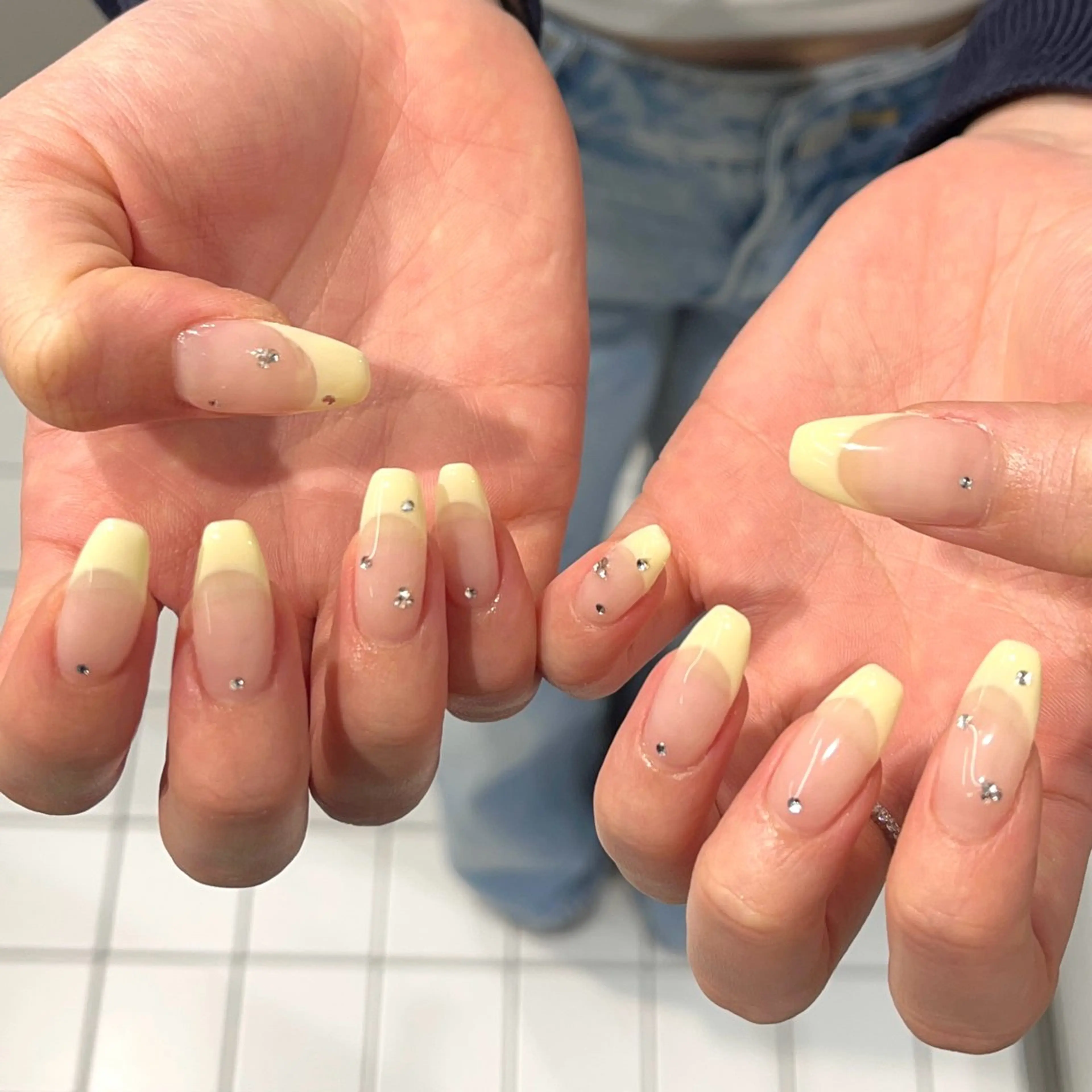 ネイル フレンチネイル キラキラネイル ロングネイル リボン 冬ネイル ハンドネイル eight nail 春菜のネイルデザイン