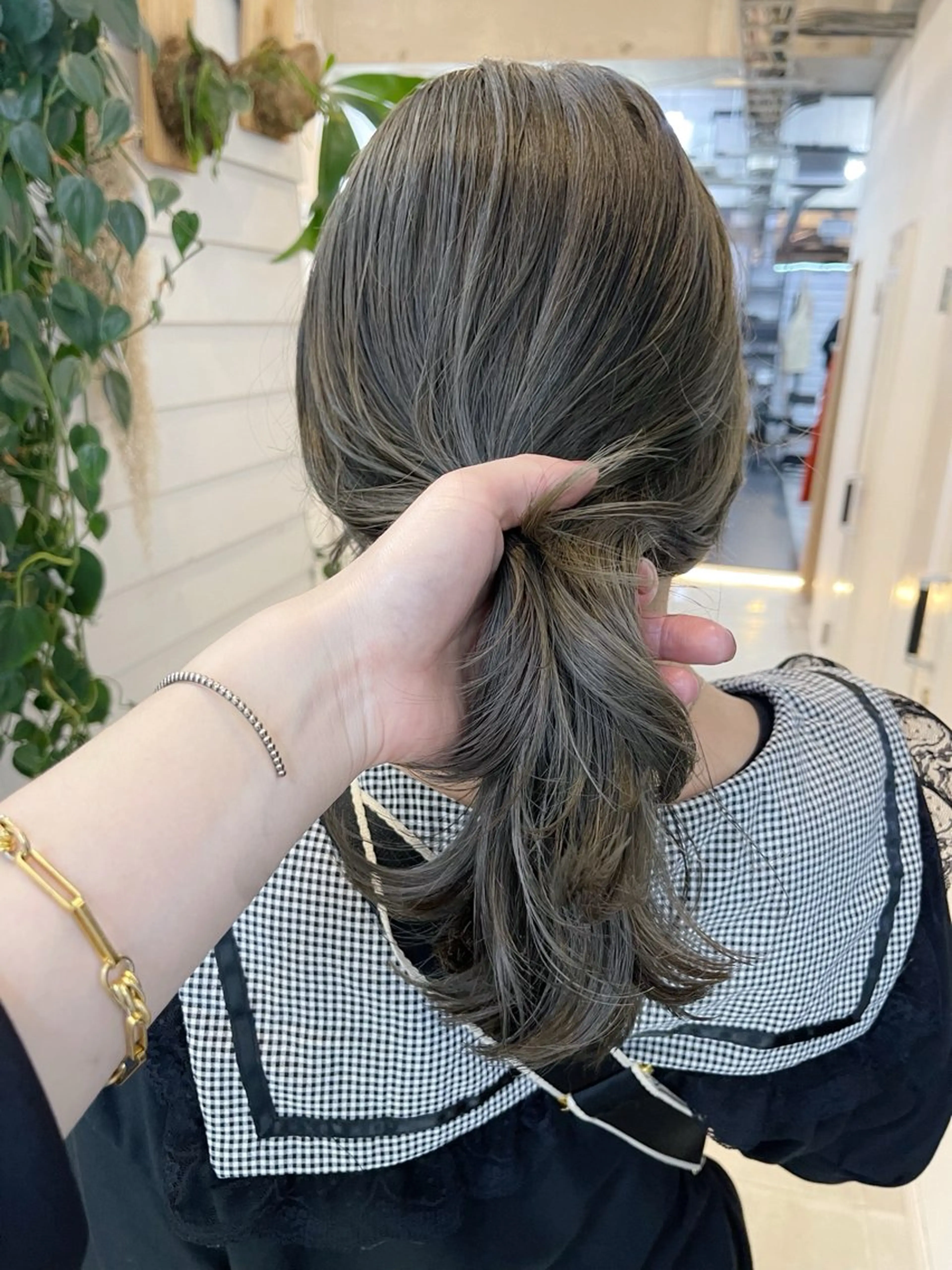 セミロング カラー オリーブカラー オリーブグレー ヘアカラー トリートメント AiM 大名　似合わせカットのヘアスタイル