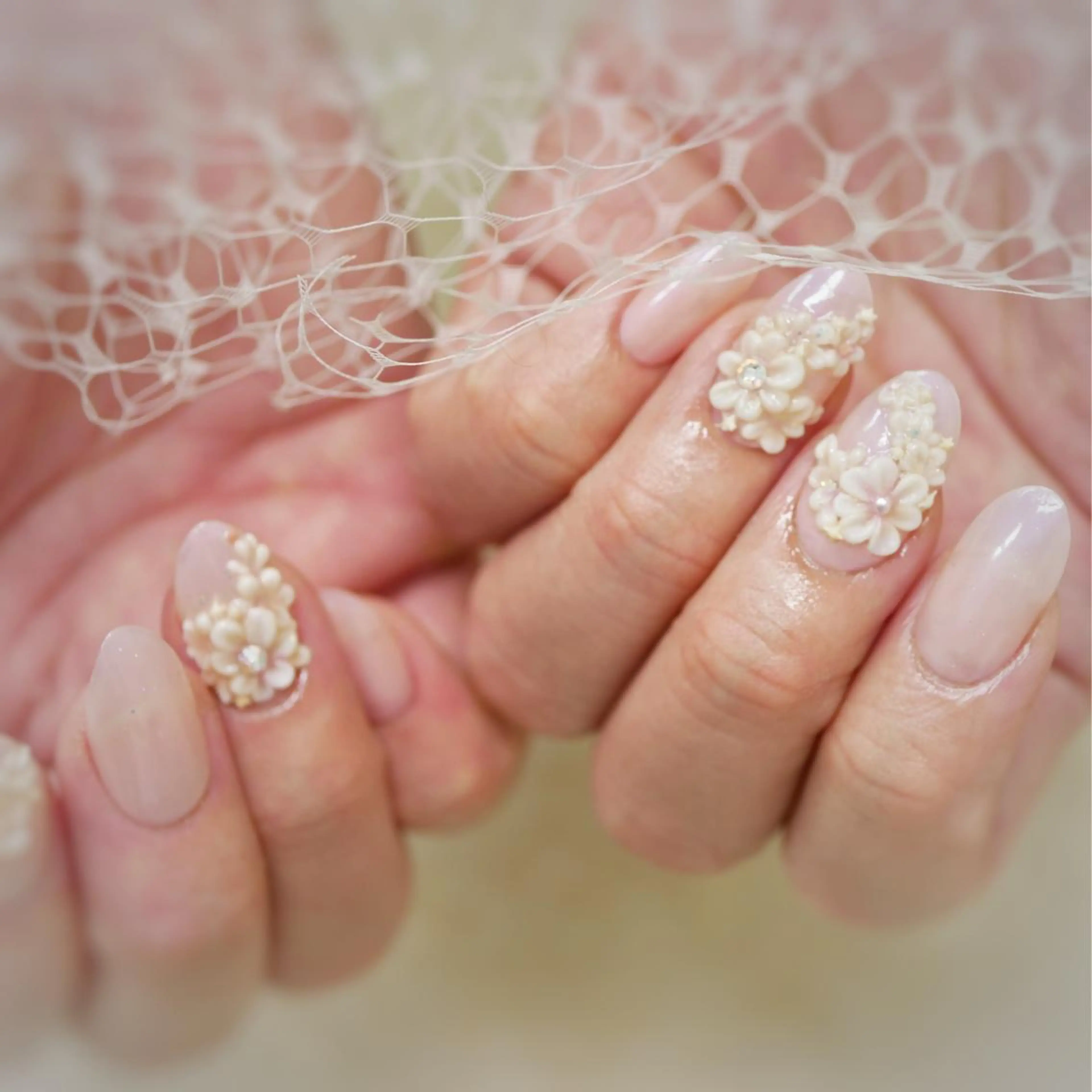 結婚式👰花嫁用ブライダルオーダーチップ💐👗手が綺麗に見える流れるデザインでセンスよく💅【オーダネイルアート5本】の写真