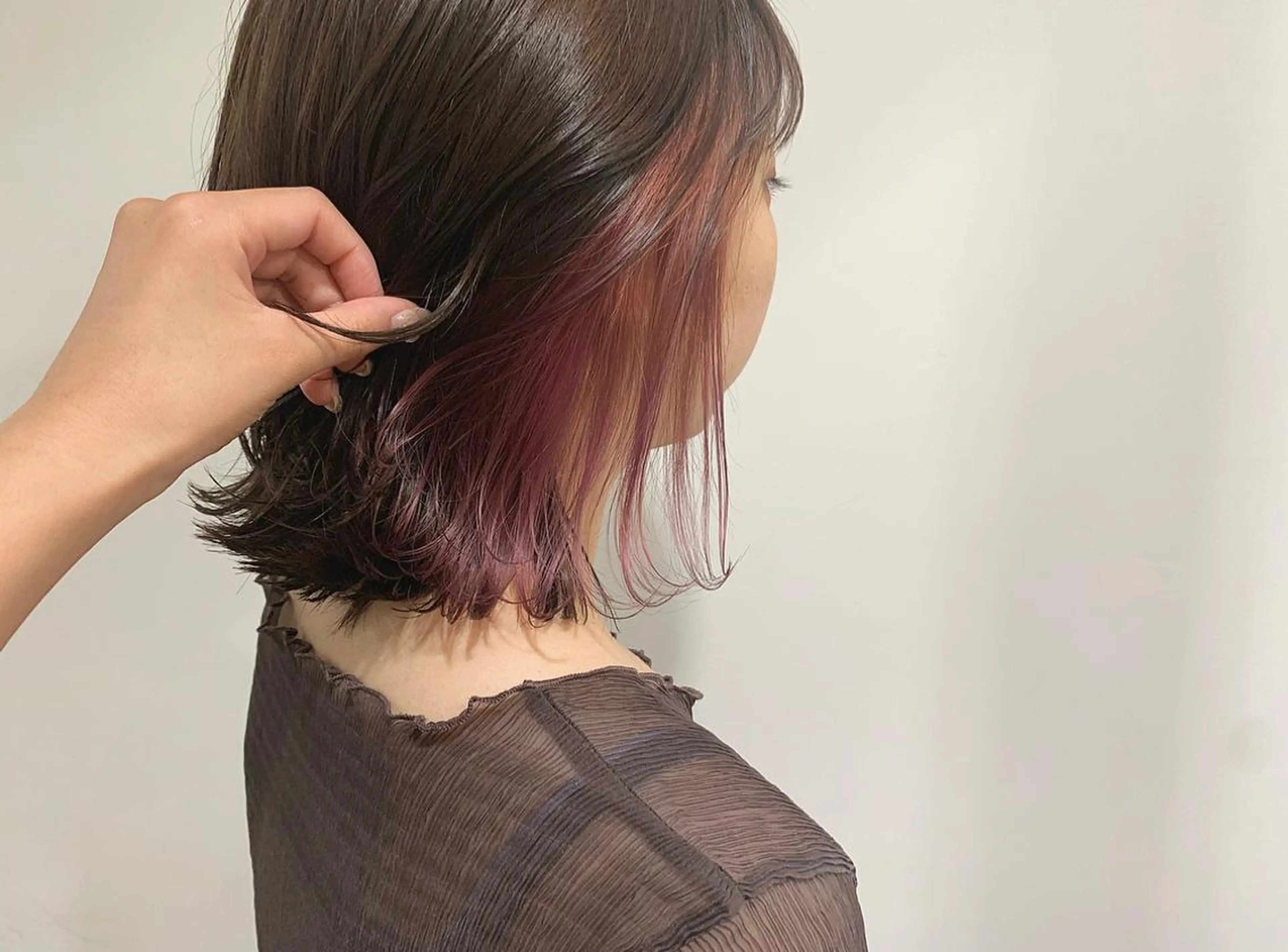 ミディアム カラー ヘアアレンジ グレージュ ピンクカラー ヘアカラー たかいわ みきのヘアスタイル