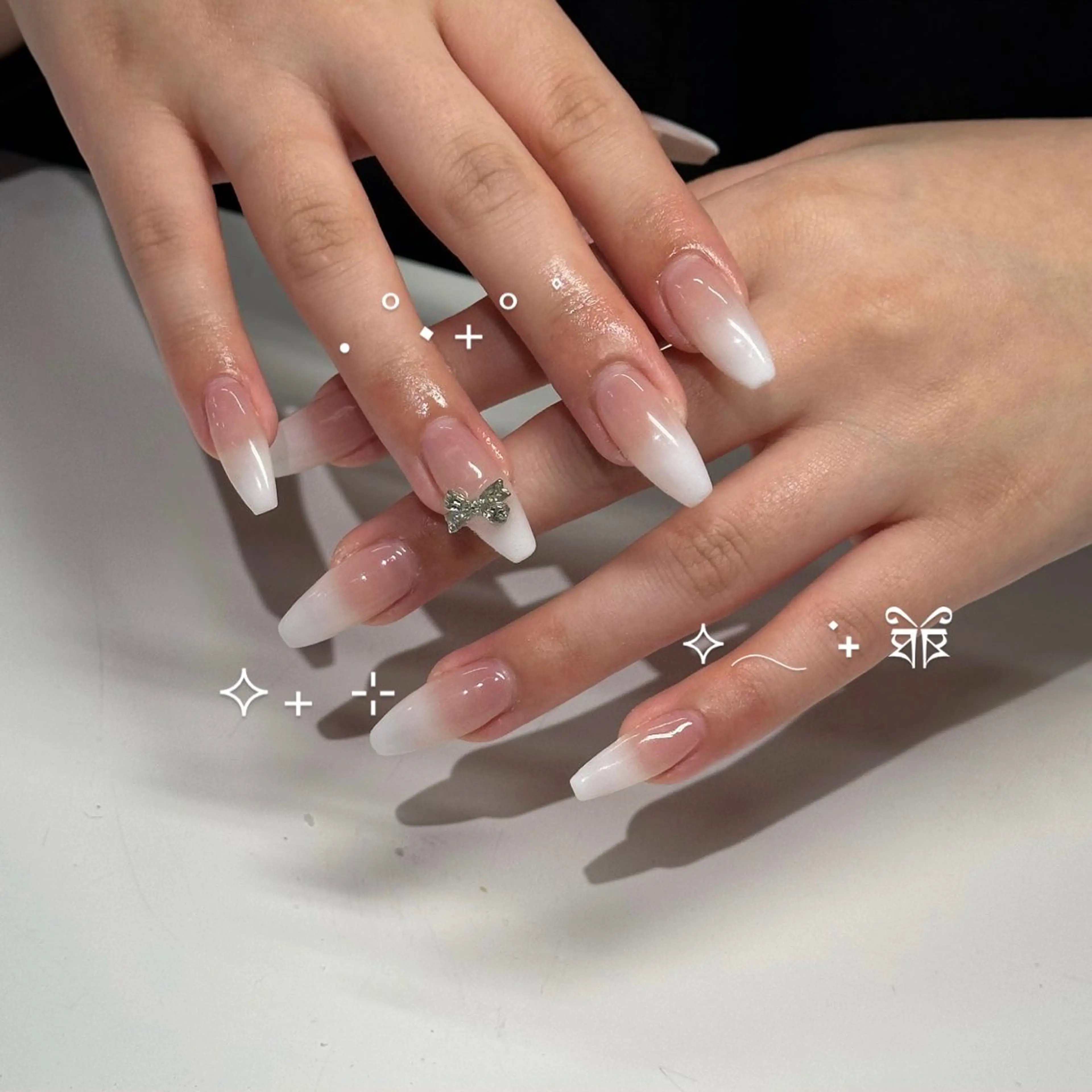 ネイル リボン WOLTOKYO渋谷 yunaのネイルデザイン