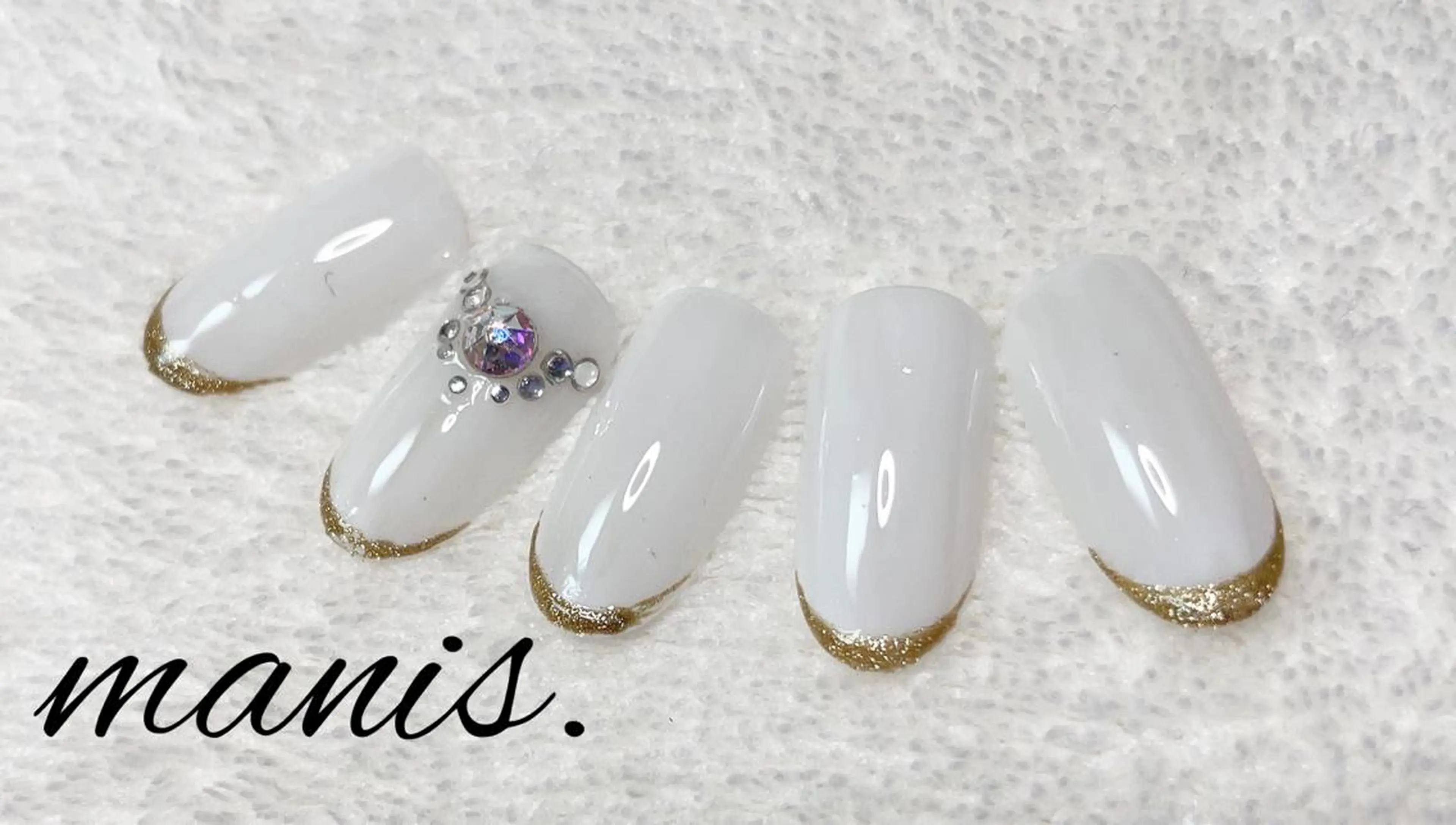 ネイル ブライダルネイル manis .のネイルデザイン