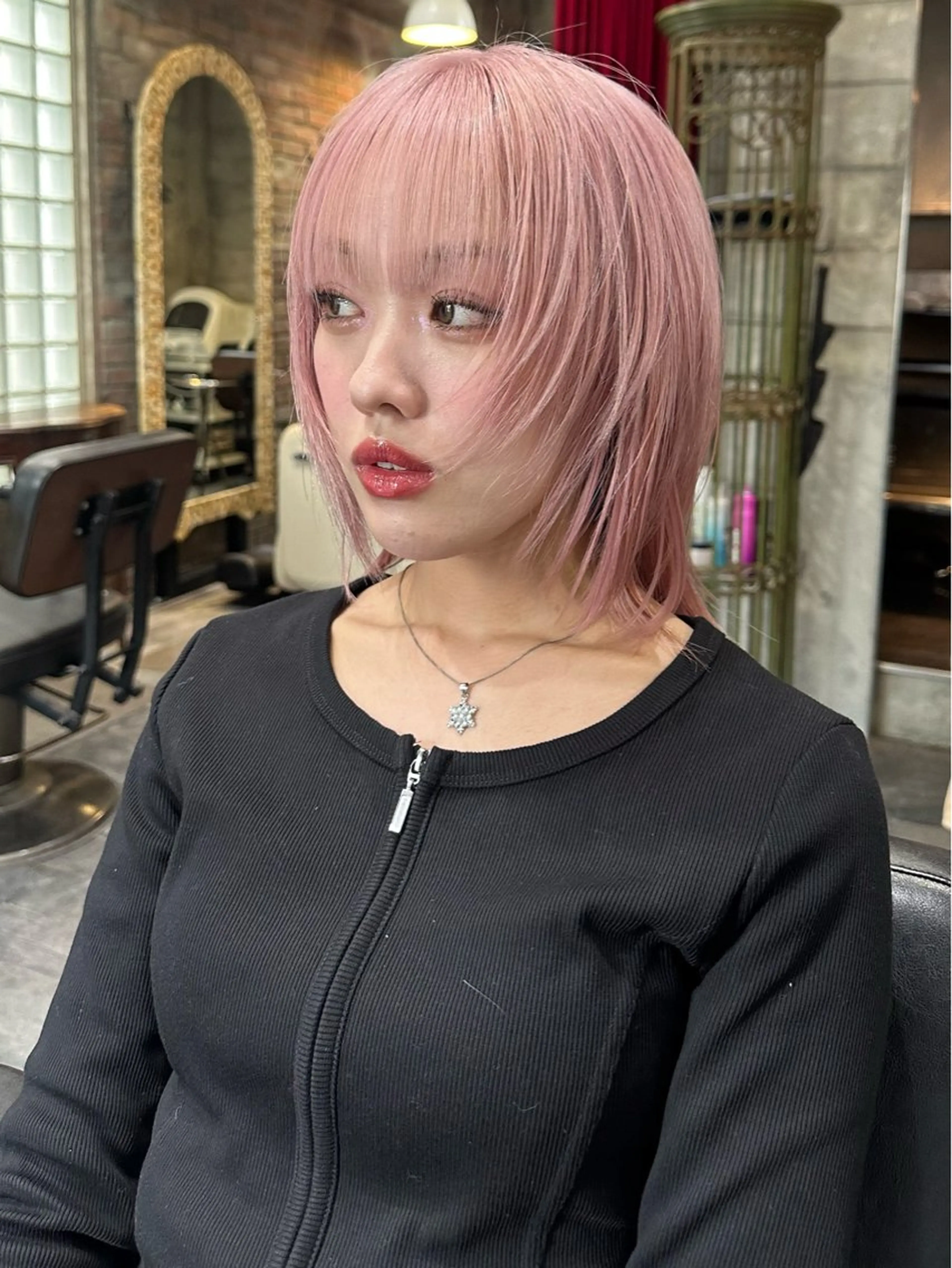 ミディアム 顔まわりレイヤー レイヤーカット カット ヘアカラー 似合わせカット ハイトーン/北村優人のヘアスタイル
