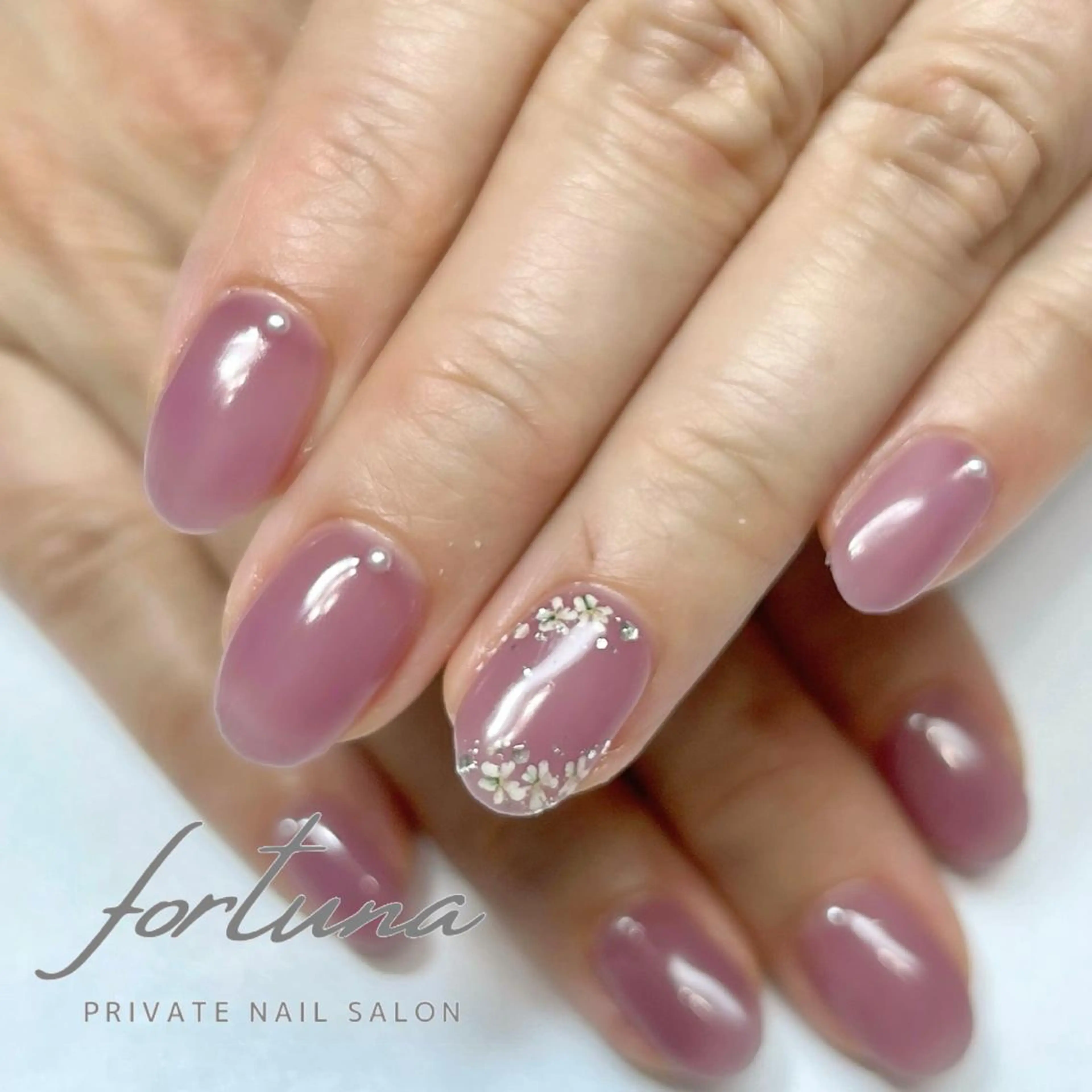ネイル フラワーネイル オフィスネイル パープル シンプルネイル 春ネイル ハンドネイル fortuna 武藤裕美のネイルデザイン