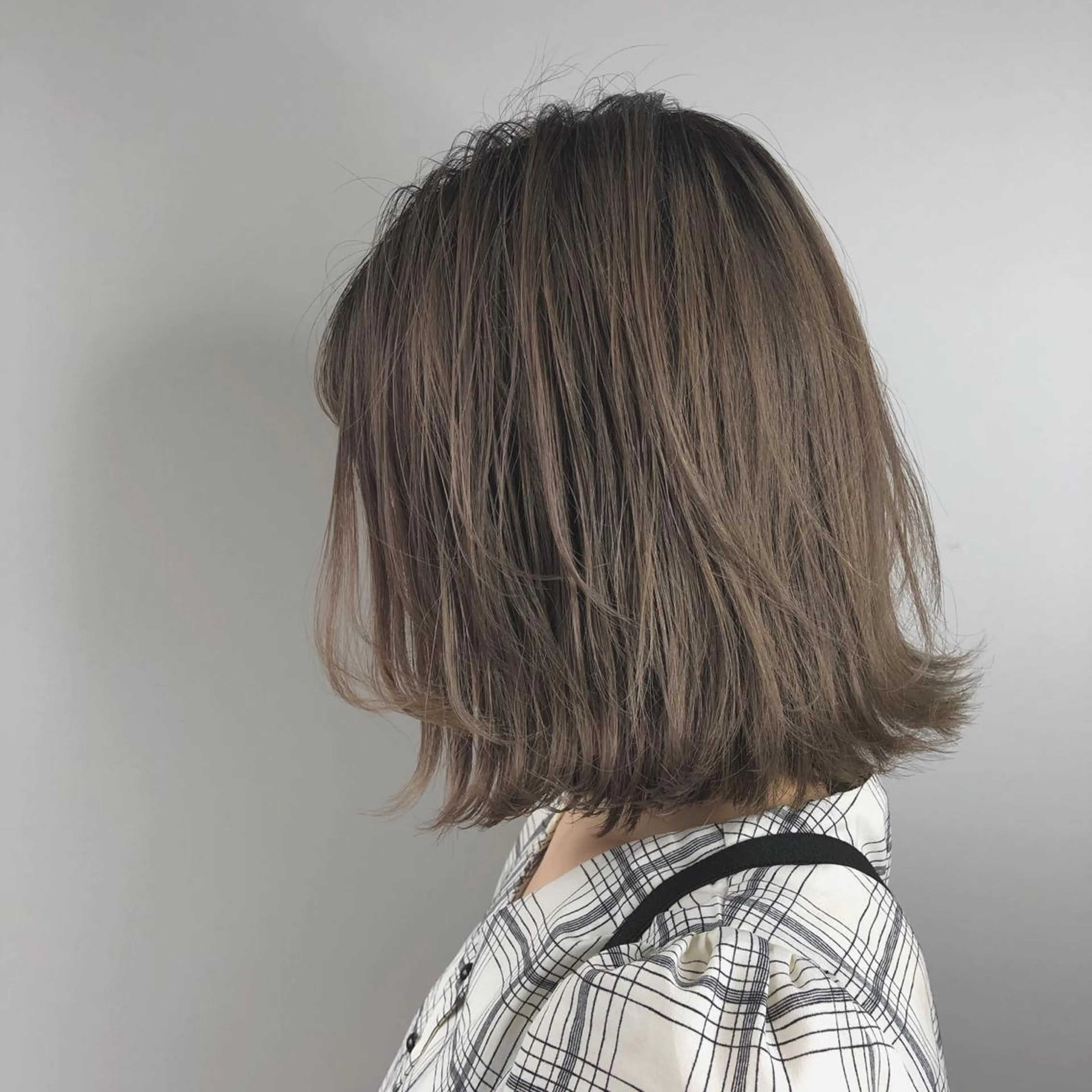 ミディアム 顔周りの垢抜けヘア 立山愛梨のヘアスタイル
