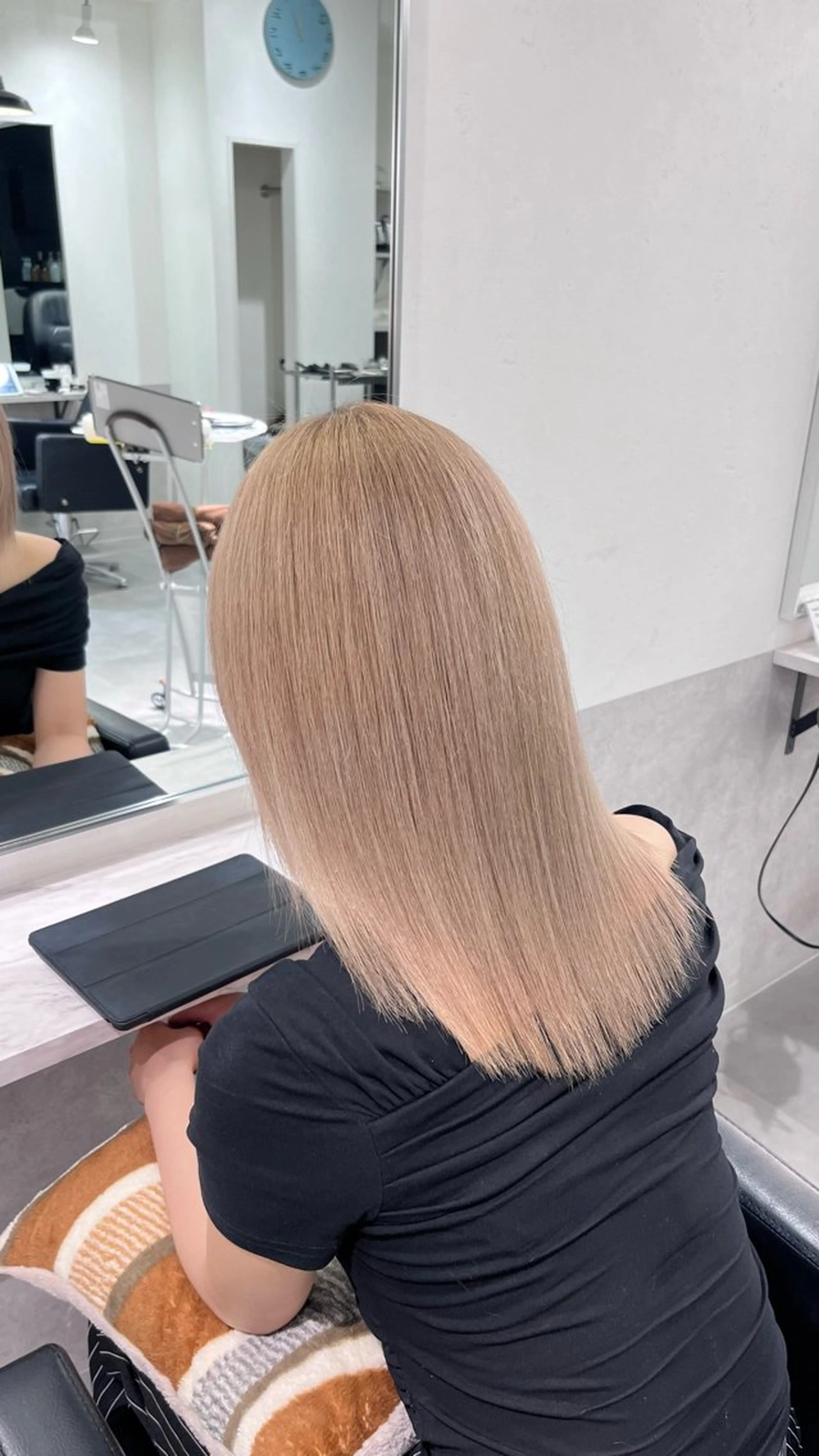 ミディアム カラー ベージュカラー ホワイトベージュ ヘアカラー トリートメント EMMA🤍 CIERA.心斎橋のヘアスタイル