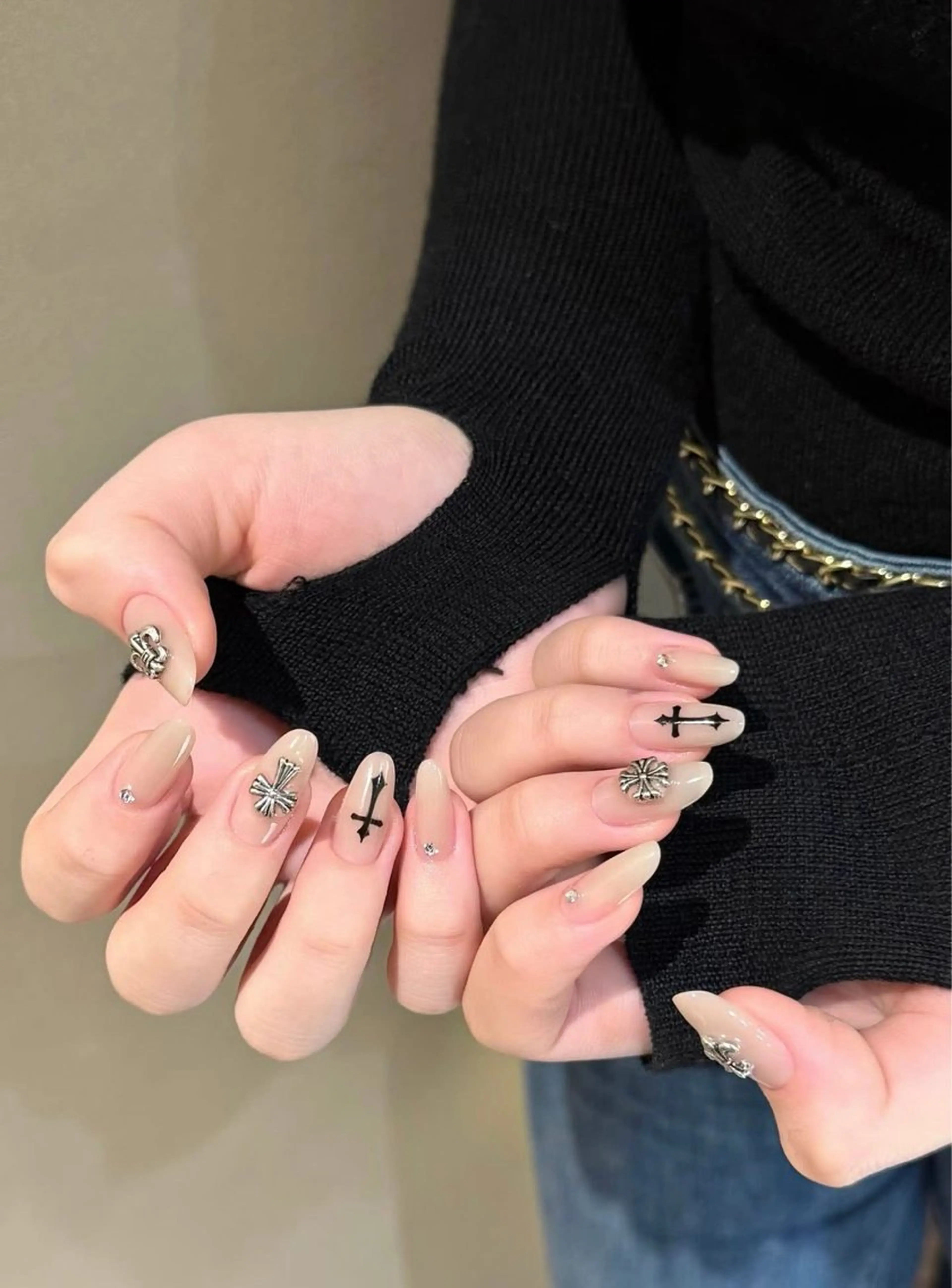 ネイル MQueen ネイルサロンのネイルデザイン