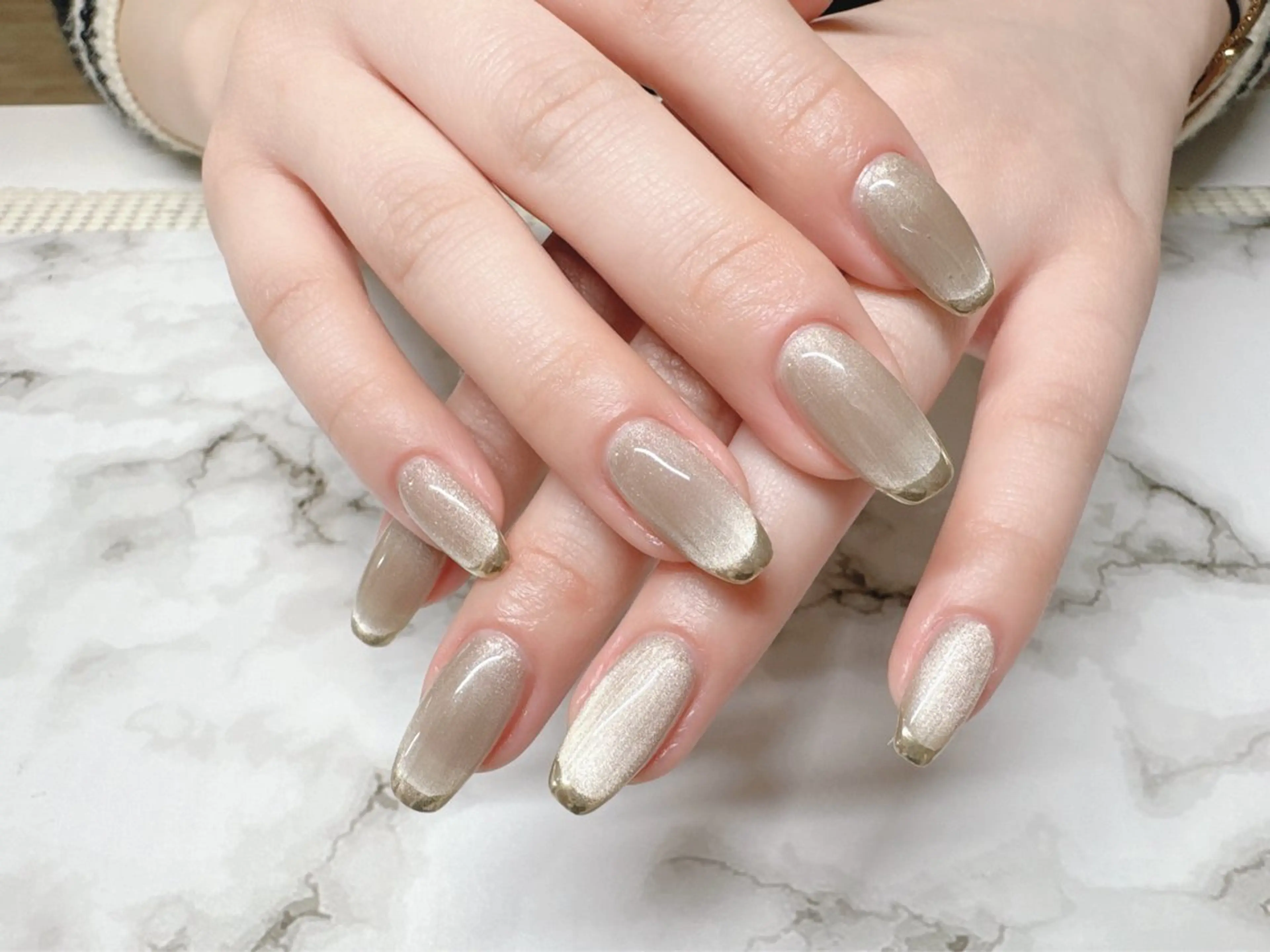 長さ出しチップ10本+マグネットのネイル🧲［2個までストーン、パーツ付き］🎀【オフ無し】の写真