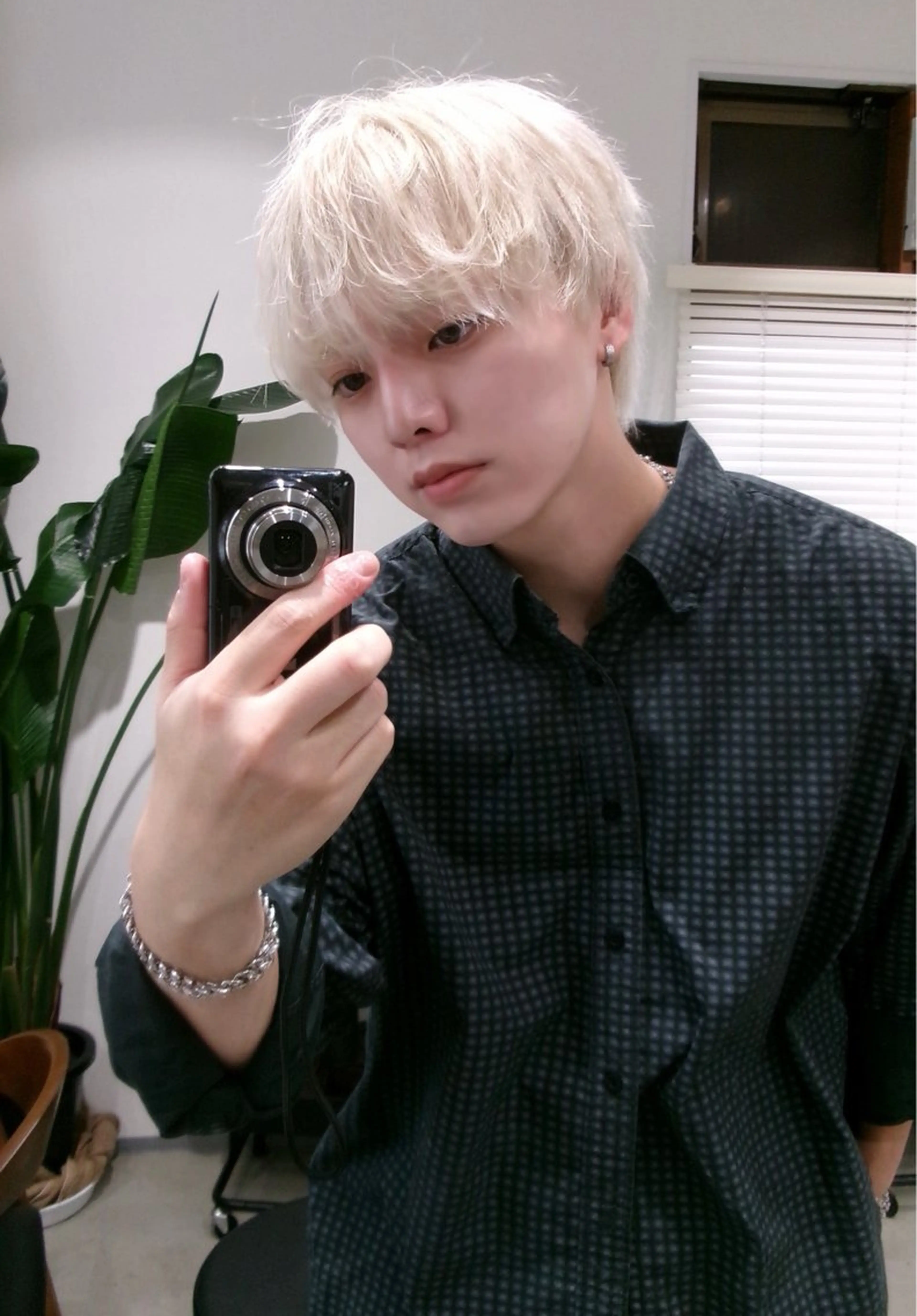 ショート カラー メンズ メンズブリーチ ブリーチ ブロンド ホワイトブロンド ヘアカラー 垢抜けメンズカット/ 毛流れパーマ/ユウトのヘアスタイル