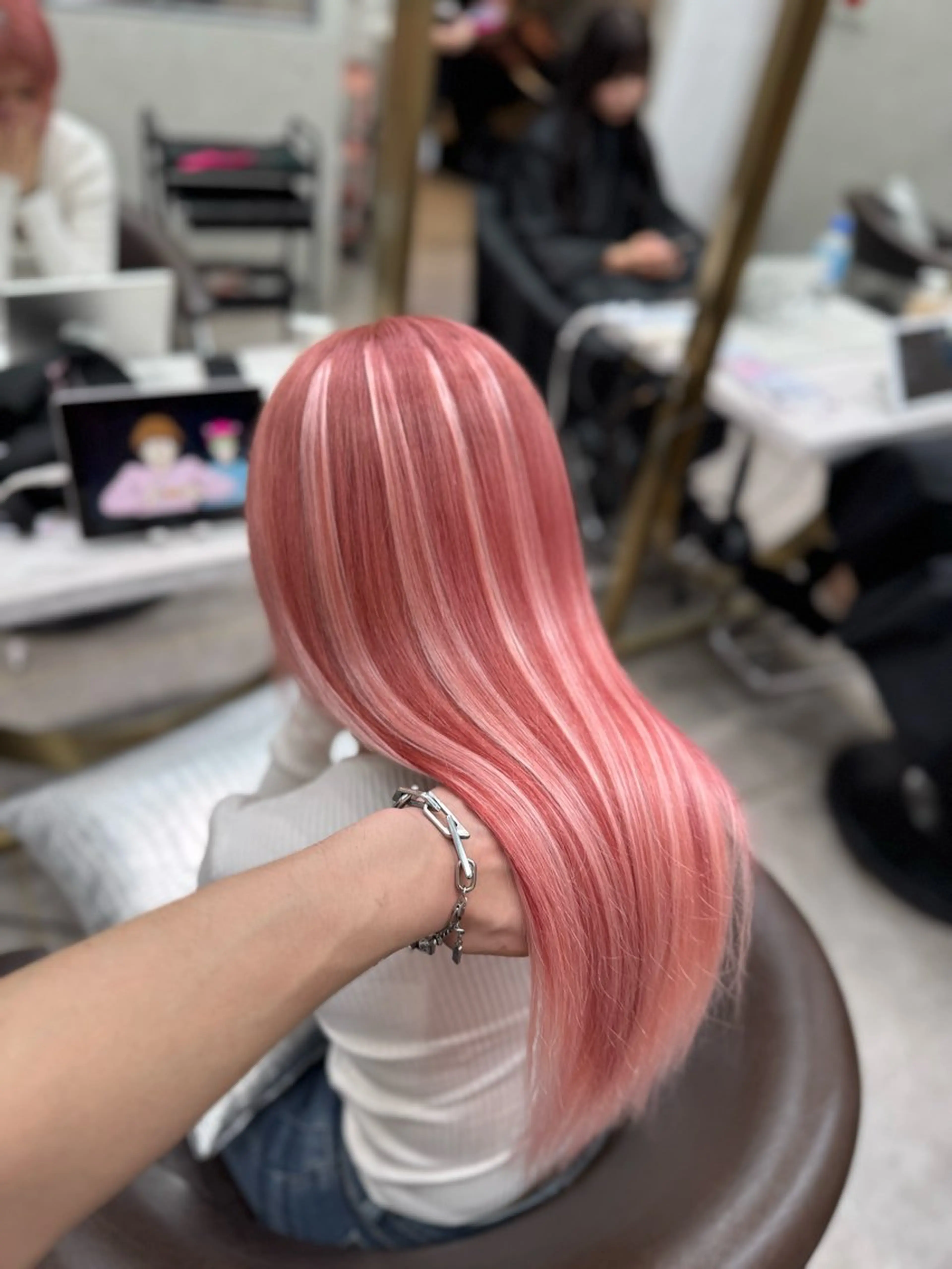 ロング ヘアカラー 璃 音のヘアスタイル