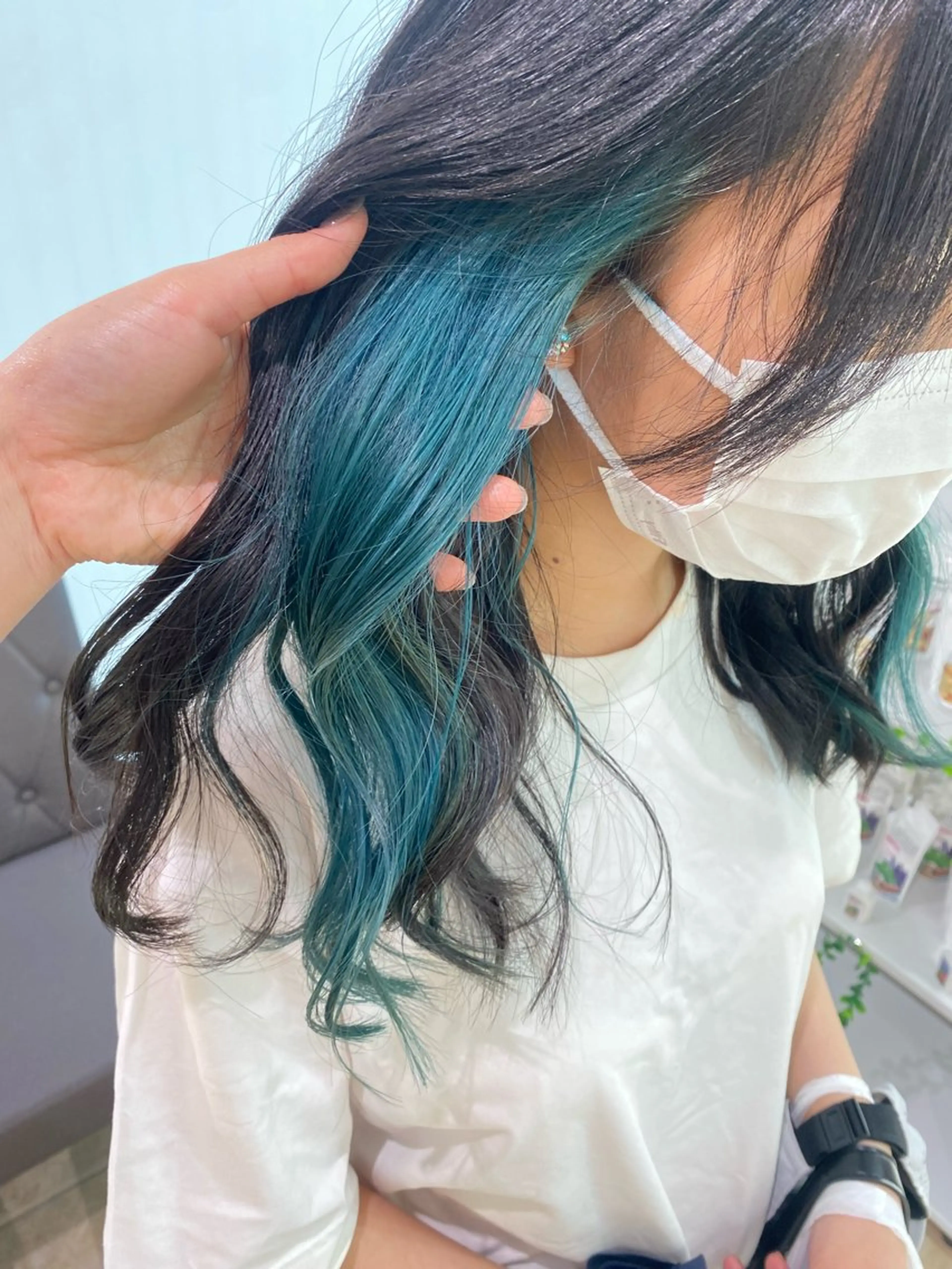 セミロング カラー ブルーカラー イヤリングカラー ヘアカラー 長妻莉央/縮毛矯正 髪質改善カラーのヘアスタイル