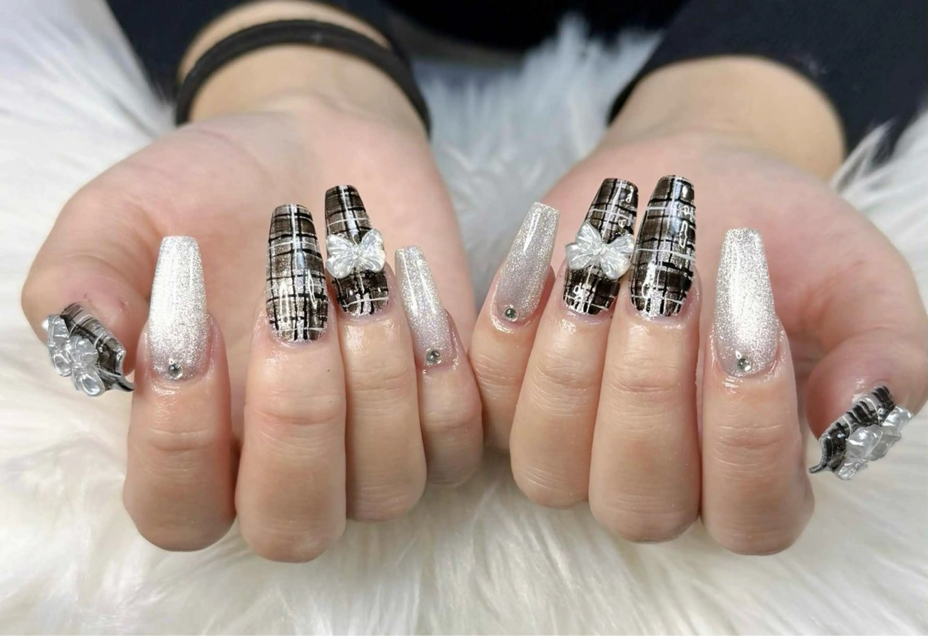 ネイル アートネイル オーロラネイル チークネイル 長さ出し フットネイル ハンドネイル フットネイル ハンドケア Noiranail_ studio川越西口のネイルデザイン