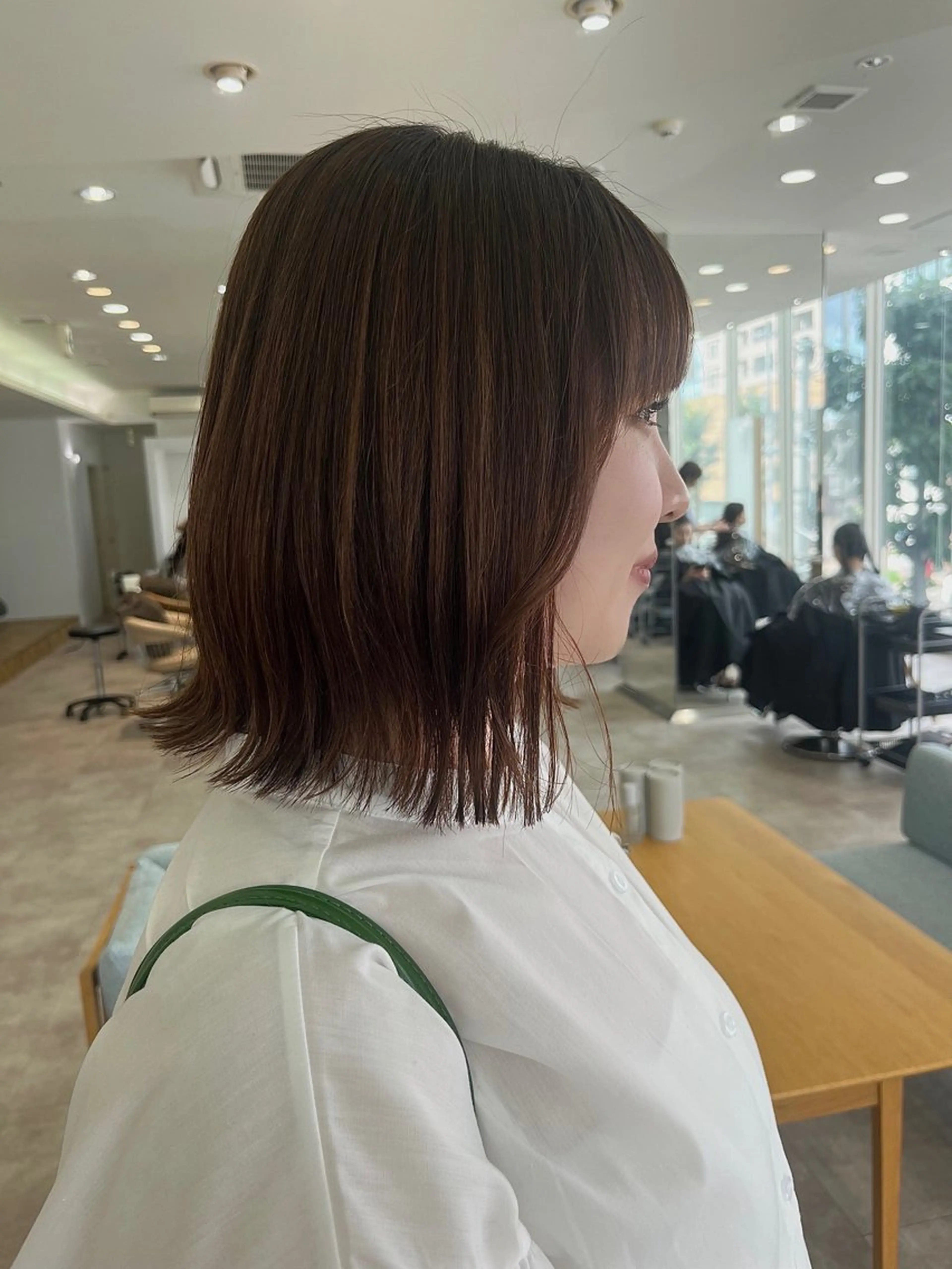 ショート カラー 切りっぱなしボブ 前下がりボブ ボブレイヤー ベージュカラー 透明感カラー カット ヘアカラー トリートメント cana 札幌レイヤースタイルのヘアスタイル