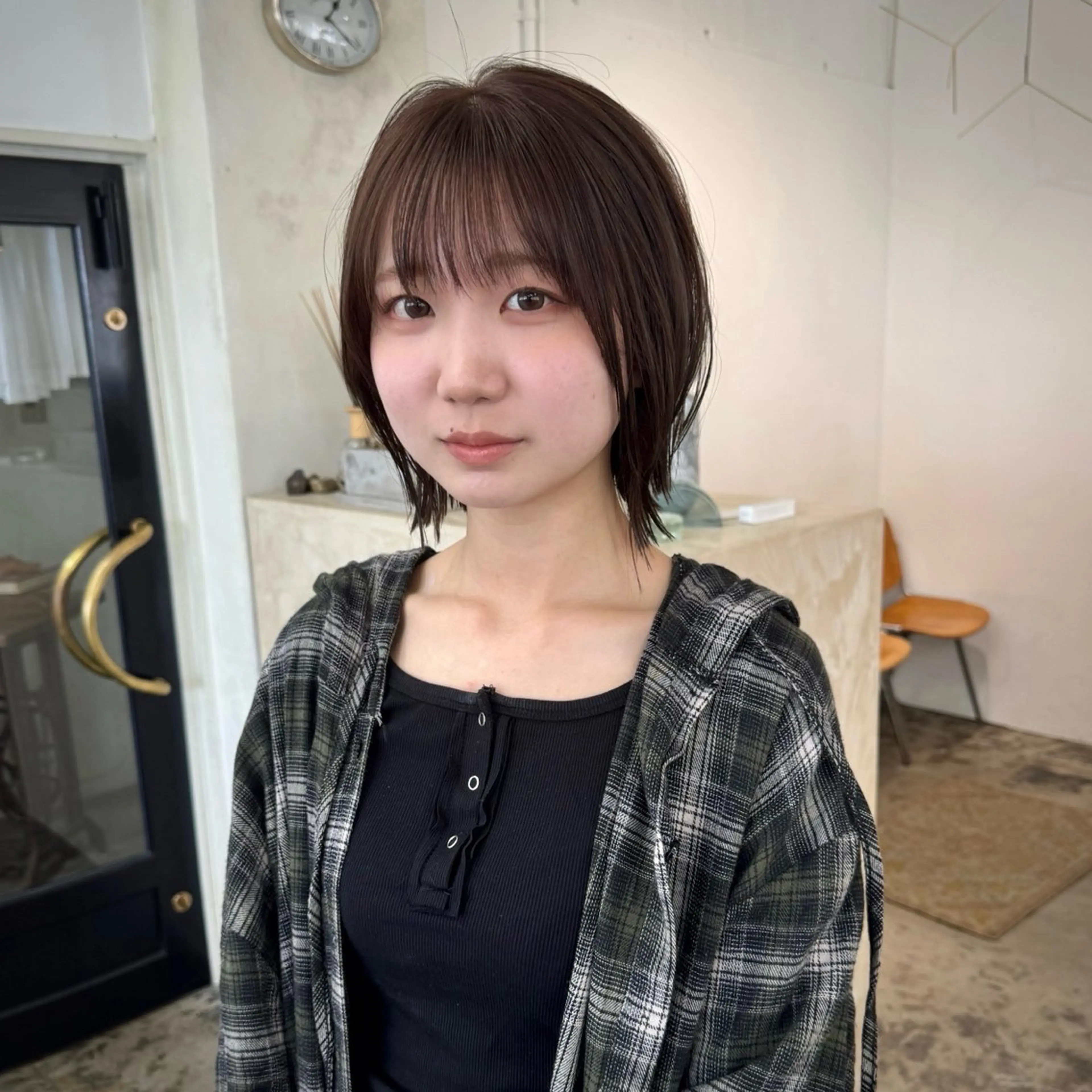 ショート カラー ボブレイヤー ベージュカラー ブリーチ ブラウンカラー ブラウンベージュ Belle BIANCA所属・スギヤマ ショウゴのヘアスタイル