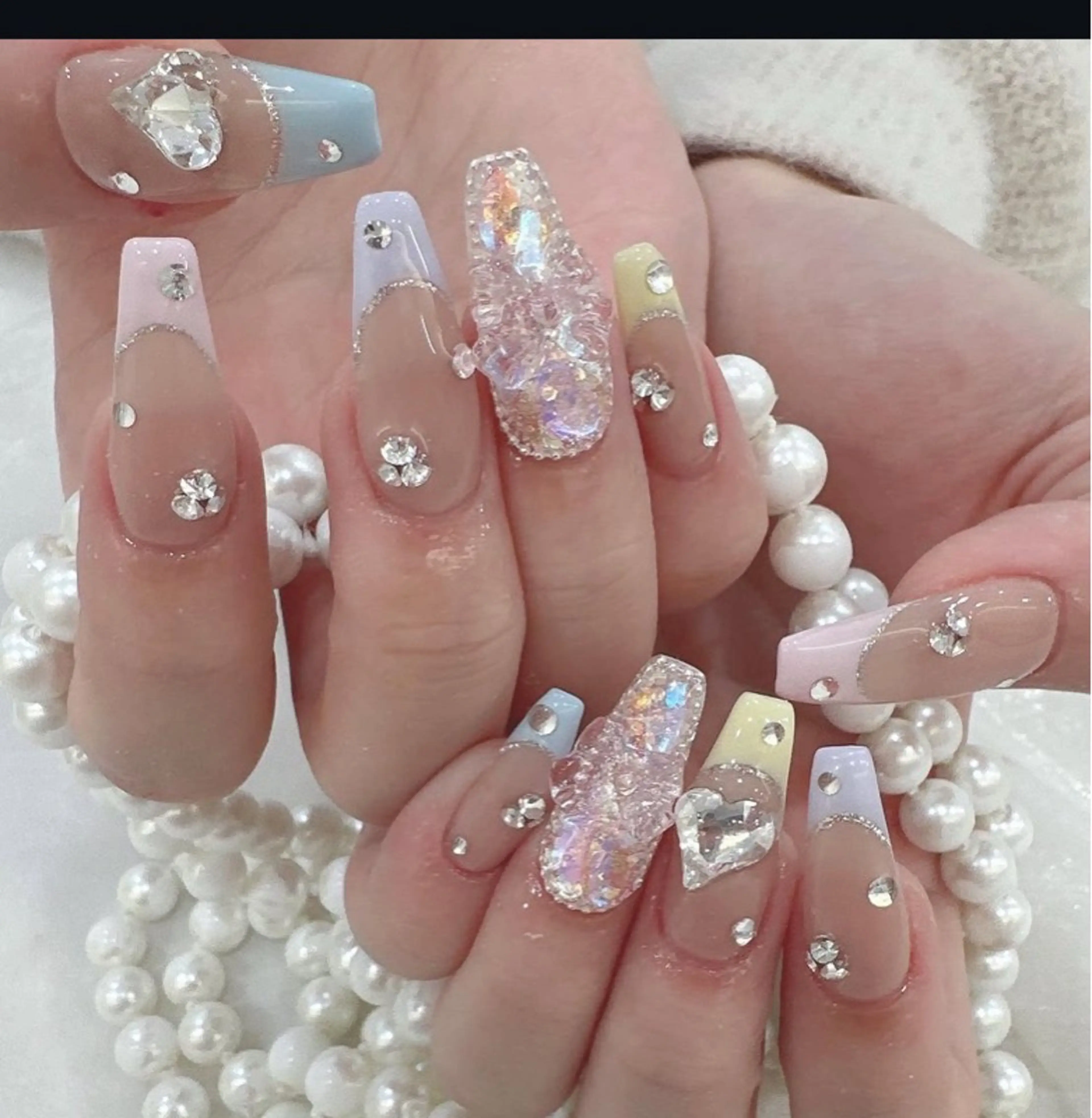 ネイル オーロラネイル フレンチネイル ジェルネイル ハロウィン キラキラネイル H.baby Nail Salonのネイルデザイン