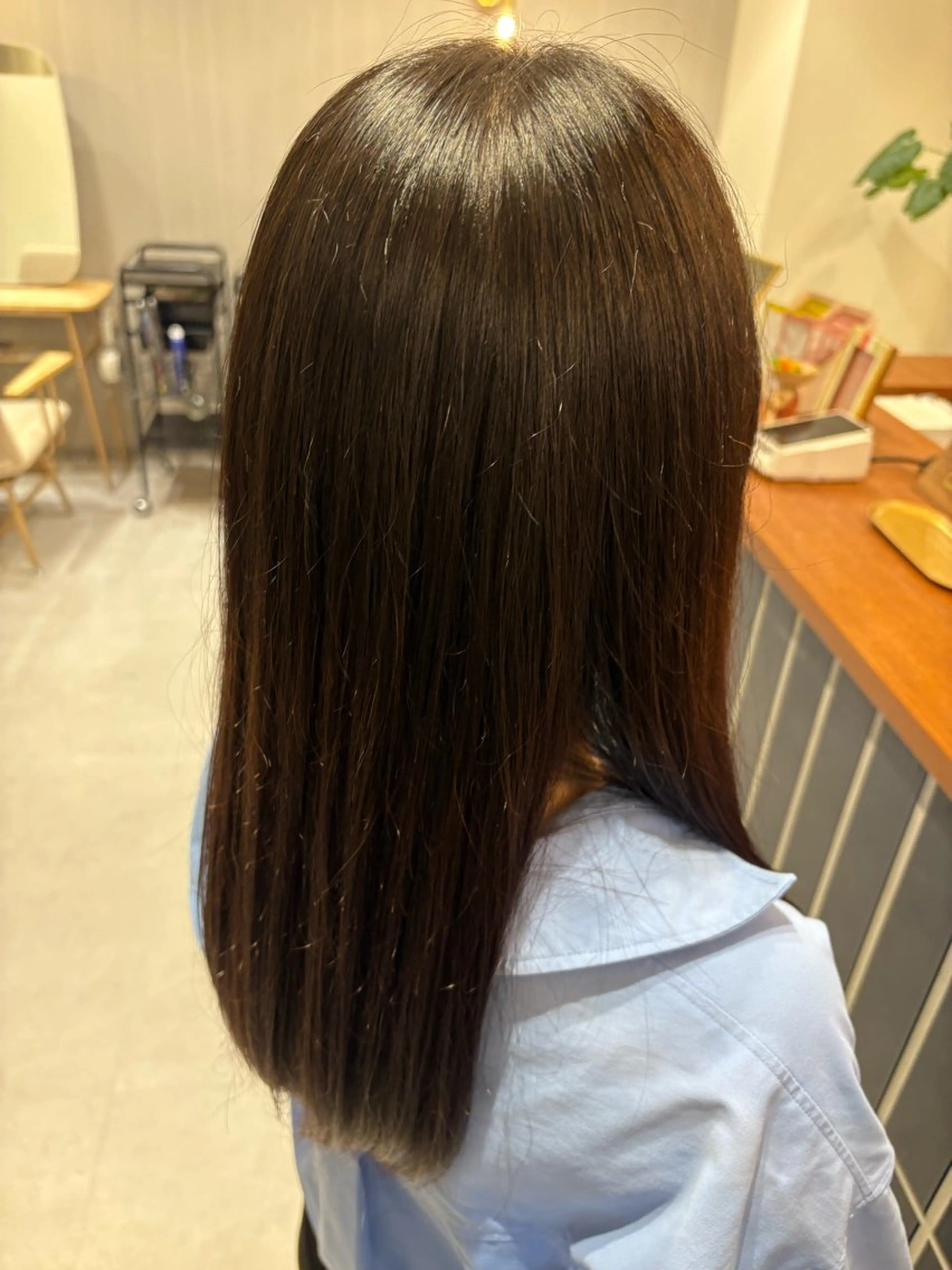 セミロング カット 高倉 凜乃のヘアスタイル
