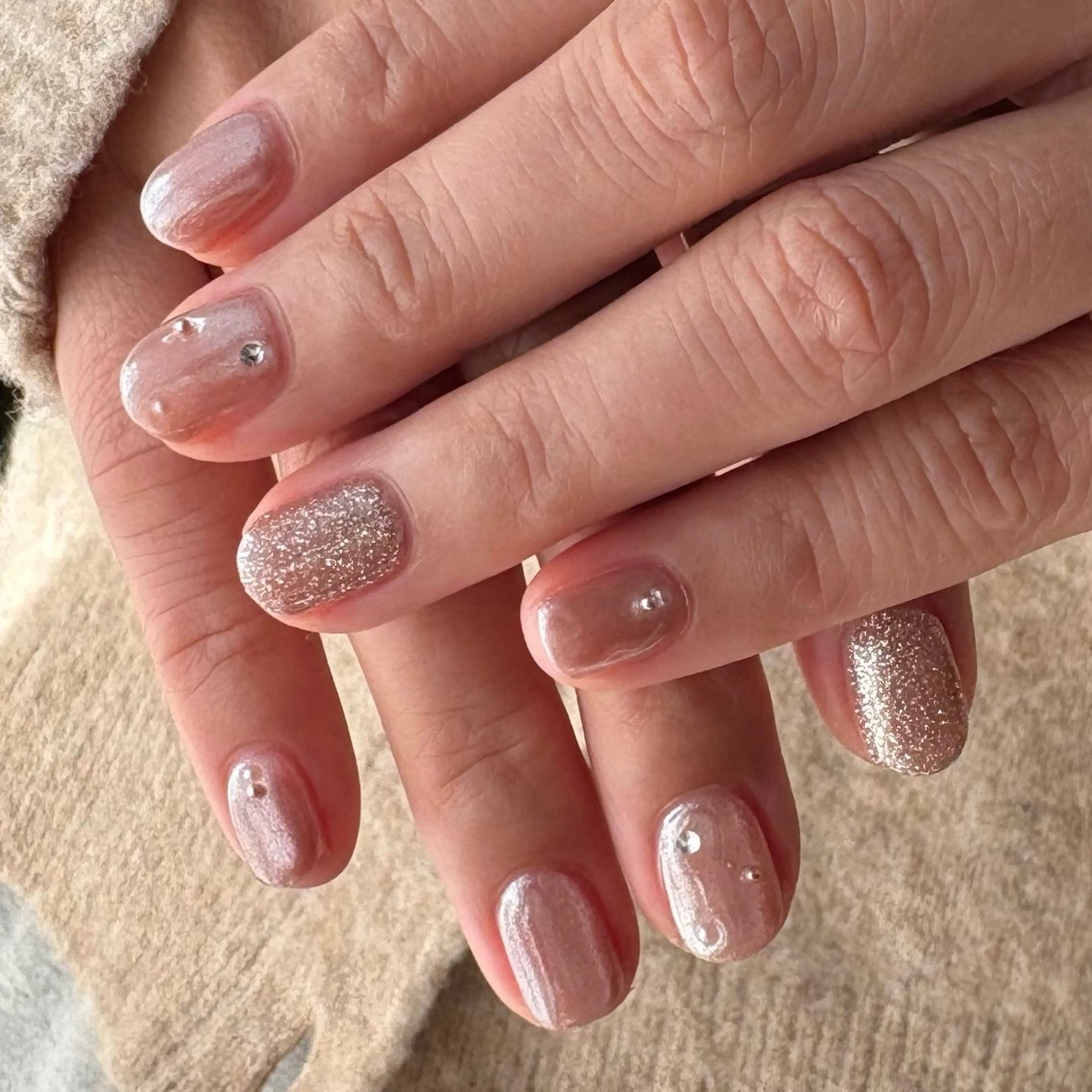 ネイル フラッシュネイル マグネットネイル ミラーネイル ピンク 冬ネイル ハンドネイル amuse ニュアンス/個性派のネイルデザイン