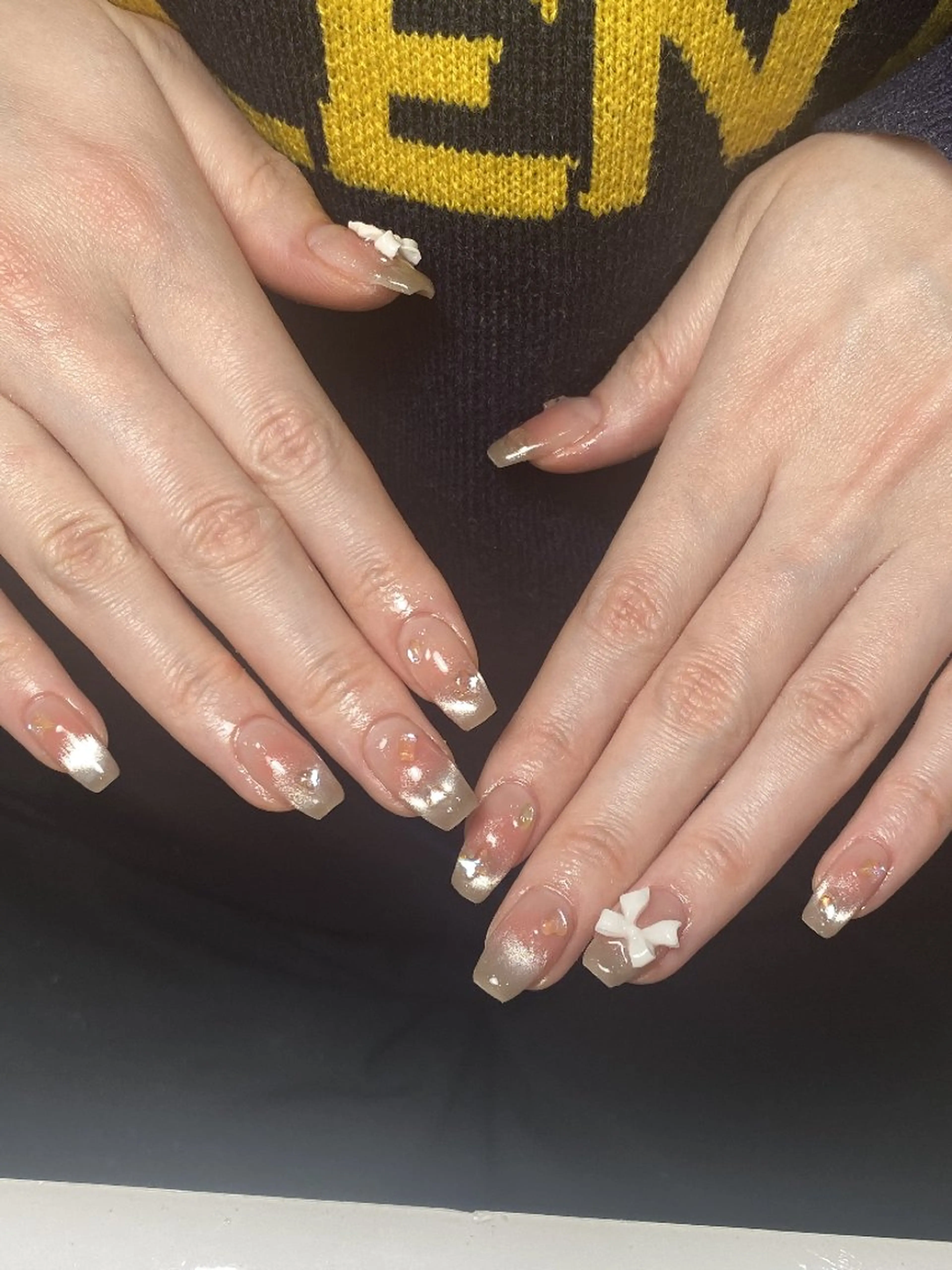 ネイル チークネイル 長さ出し フレンチネイル ジェルネイル キラキラネイル ハンドネイル UM Nail Salonのネイルデザイン