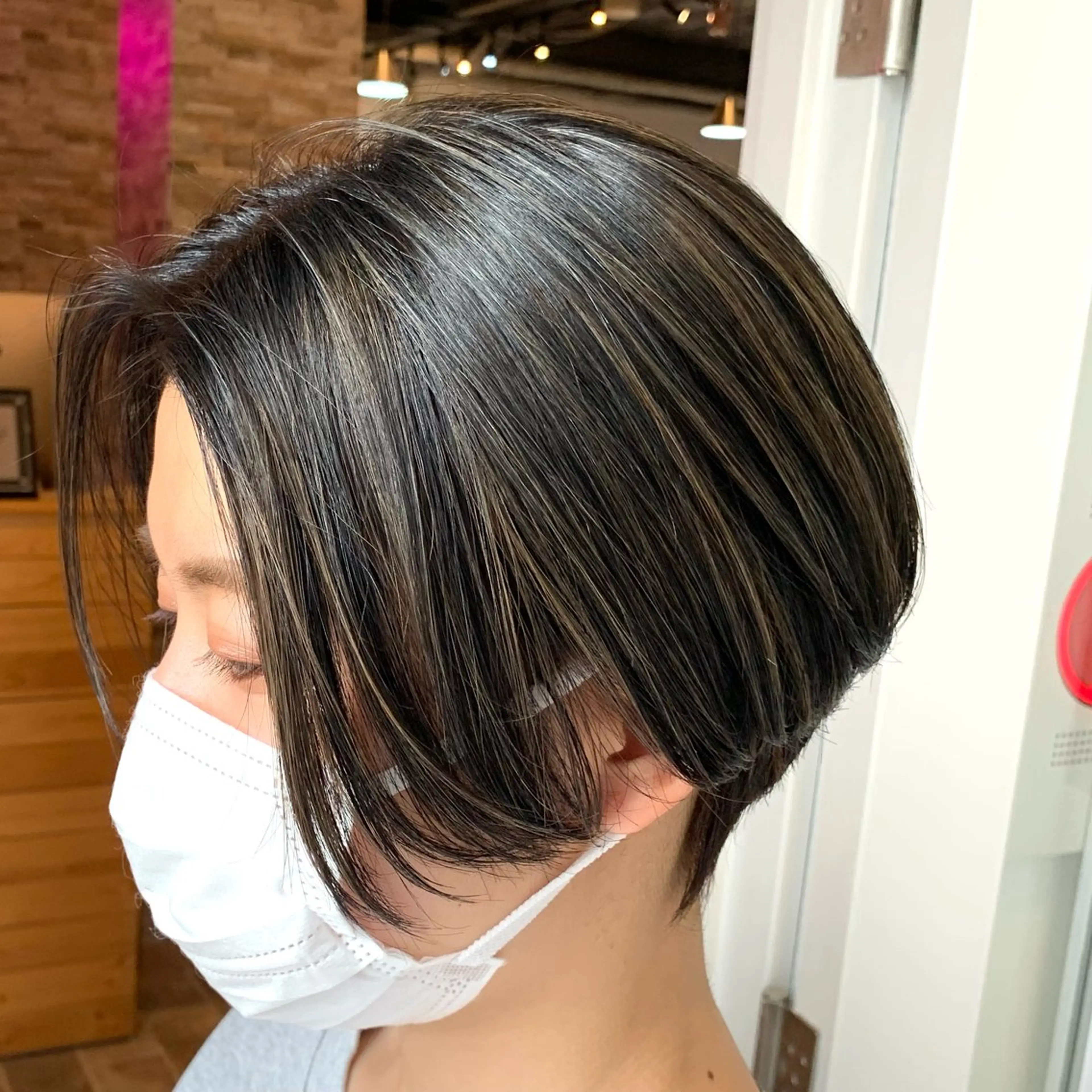 ミディアム カラー ベージュカラー ブリーチ ブロンド ハイライトカラー ハイライト 吉田 聡一のヘアスタイル