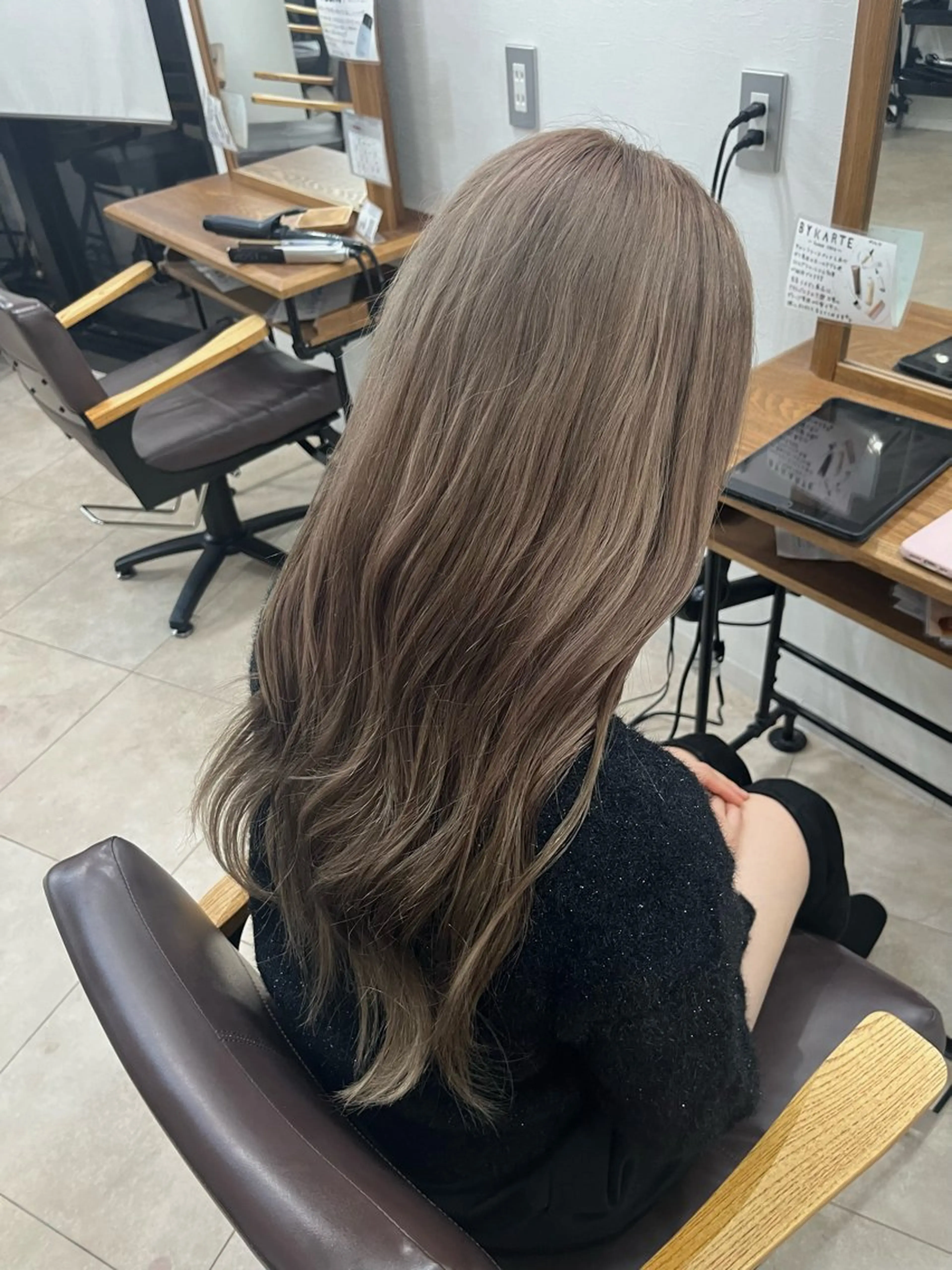 ロング カラー ヘアカラー 橋本 萌々香のヘアスタイル