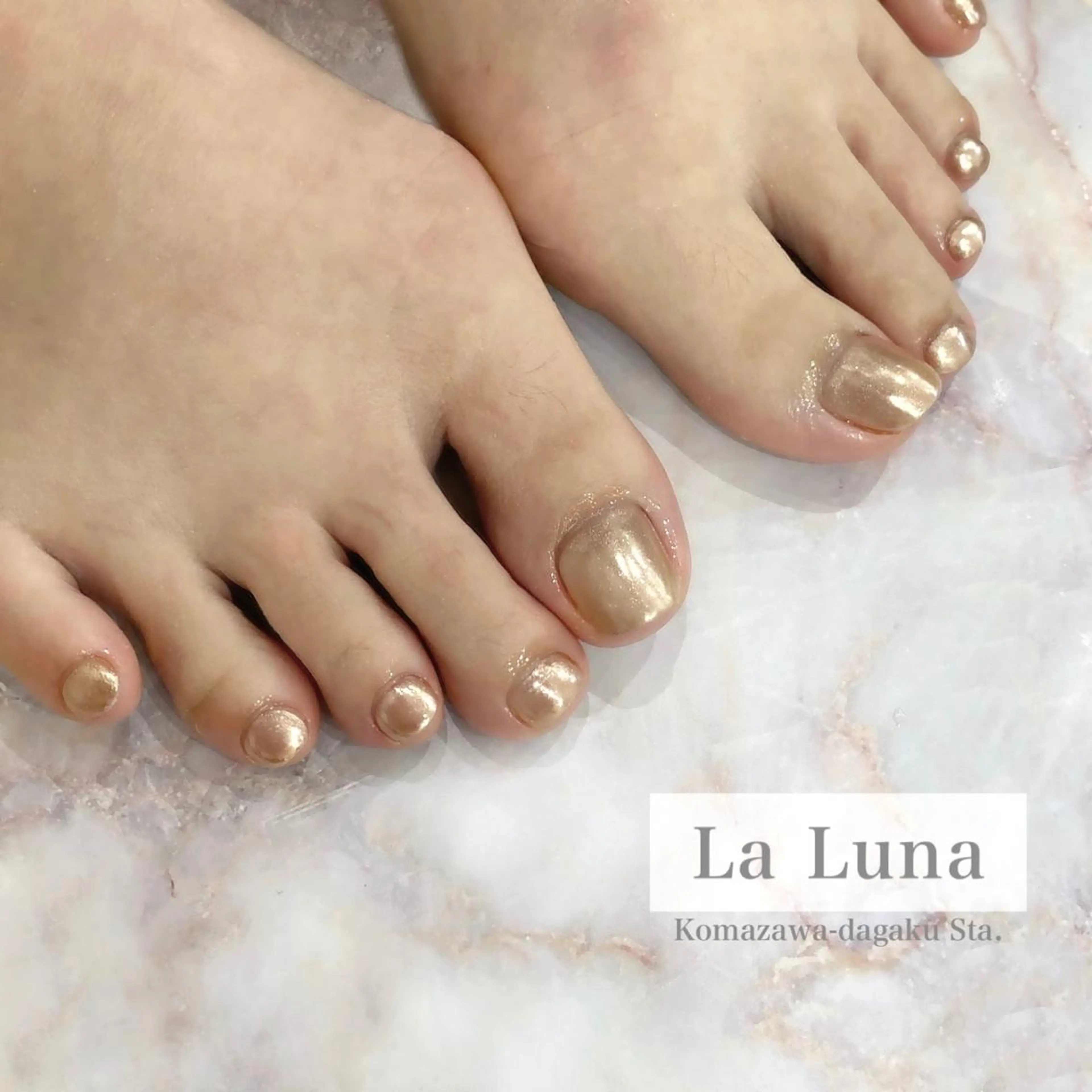 ネイル ミラーネイル フットネイル ＬａＬｕｎａ🌙 Natsukiのネイルデザイン