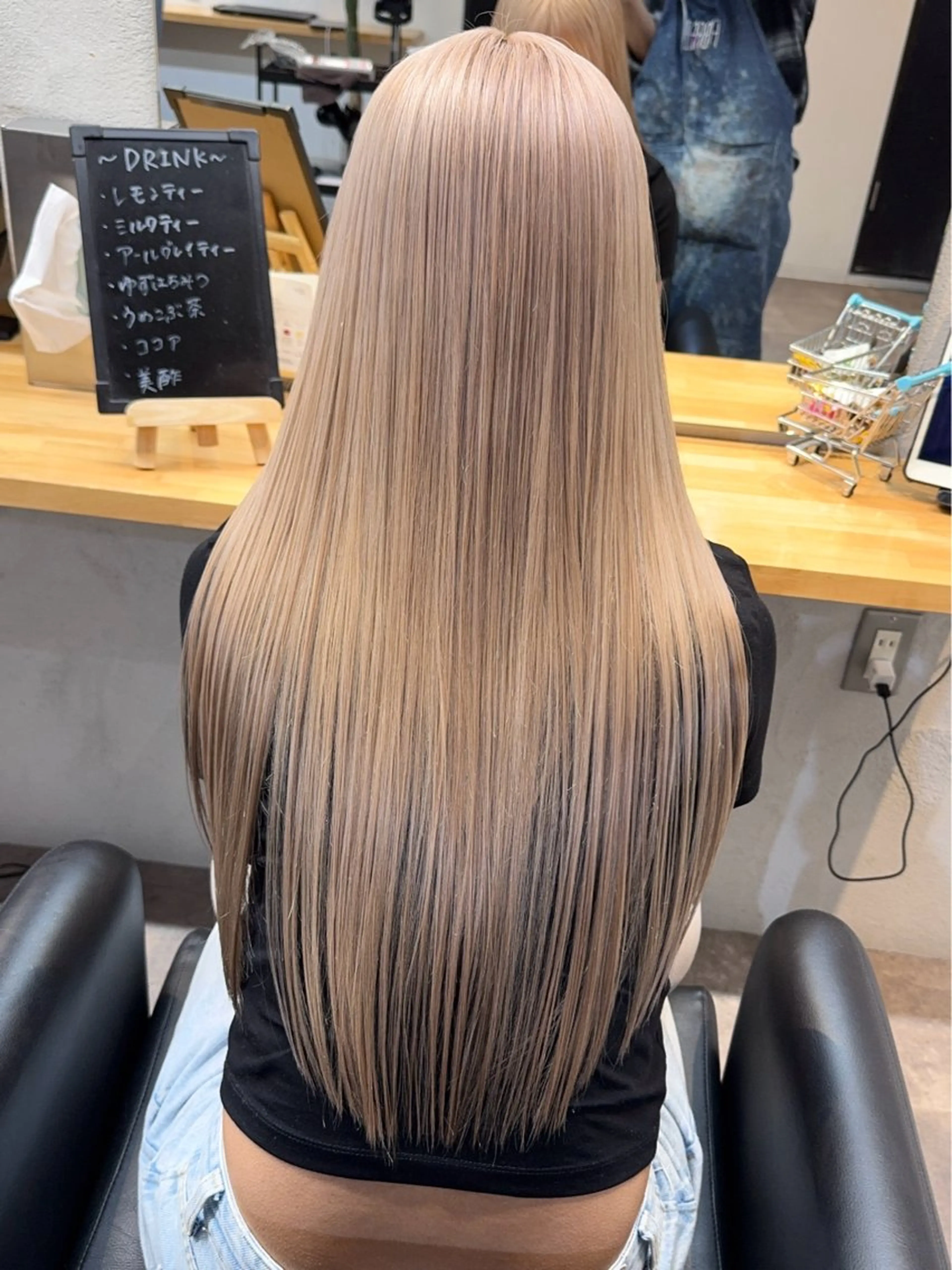 ロング カラー ブリーチ カット ヘアカラー サクマ リョウジのヘアスタイル