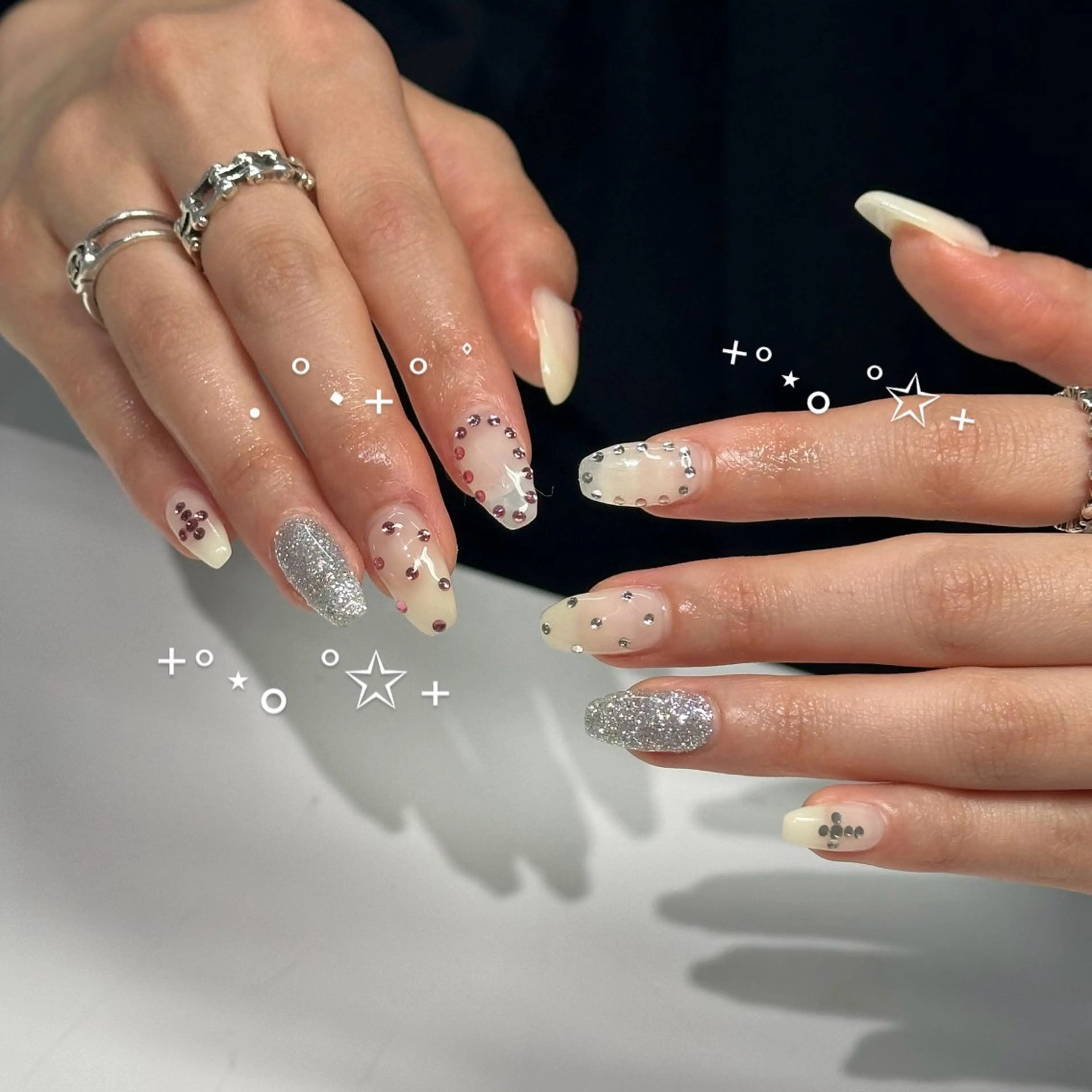 ネイル アートネイル ドット ストーンネイル ハンドネイル WOLTOKYO渋谷 yunaのネイルデザイン