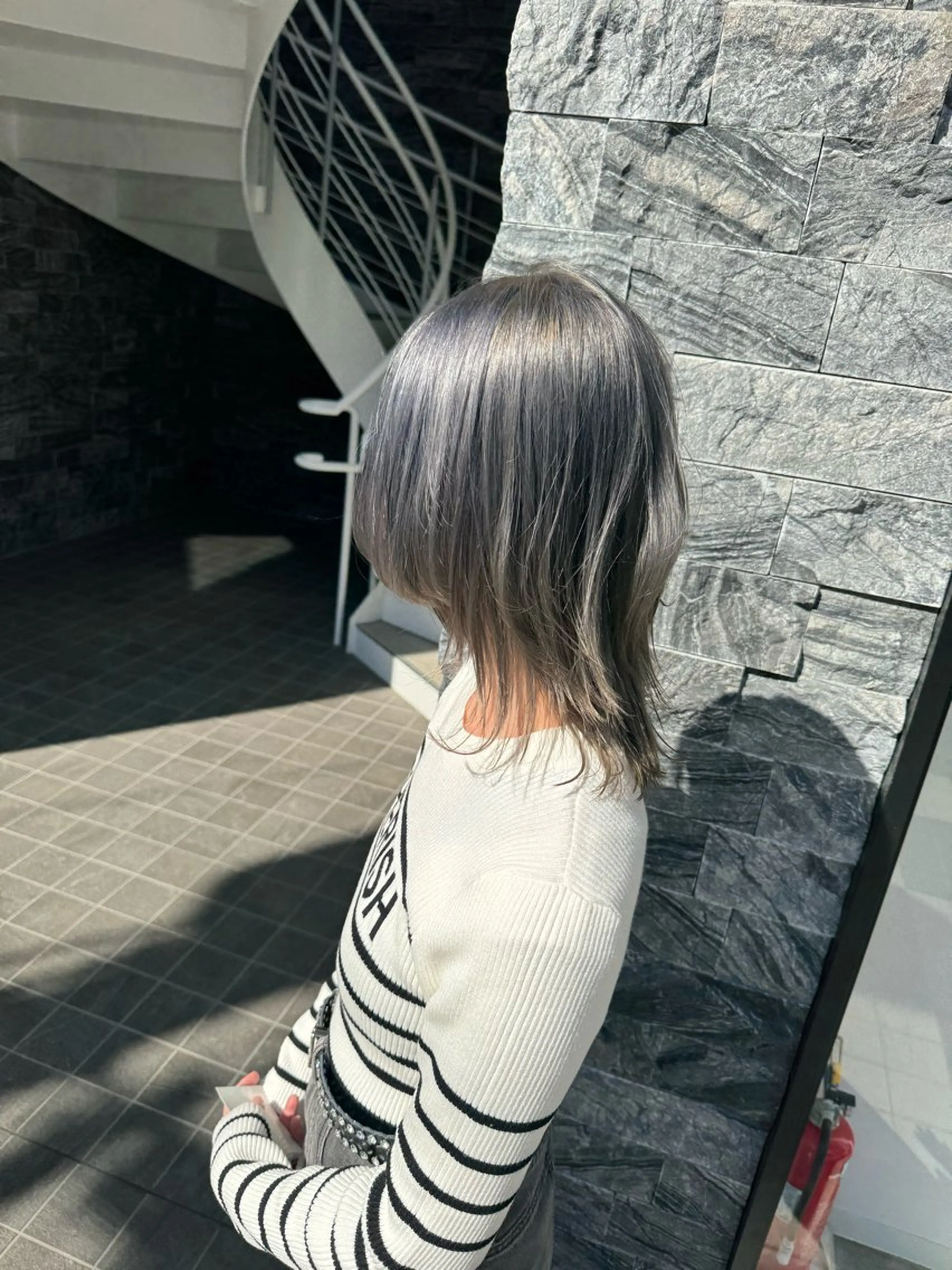 ミディアム カラー ブリーチ シルバー カット ヘアカラー オスズ 🎀´-のヘアスタイル