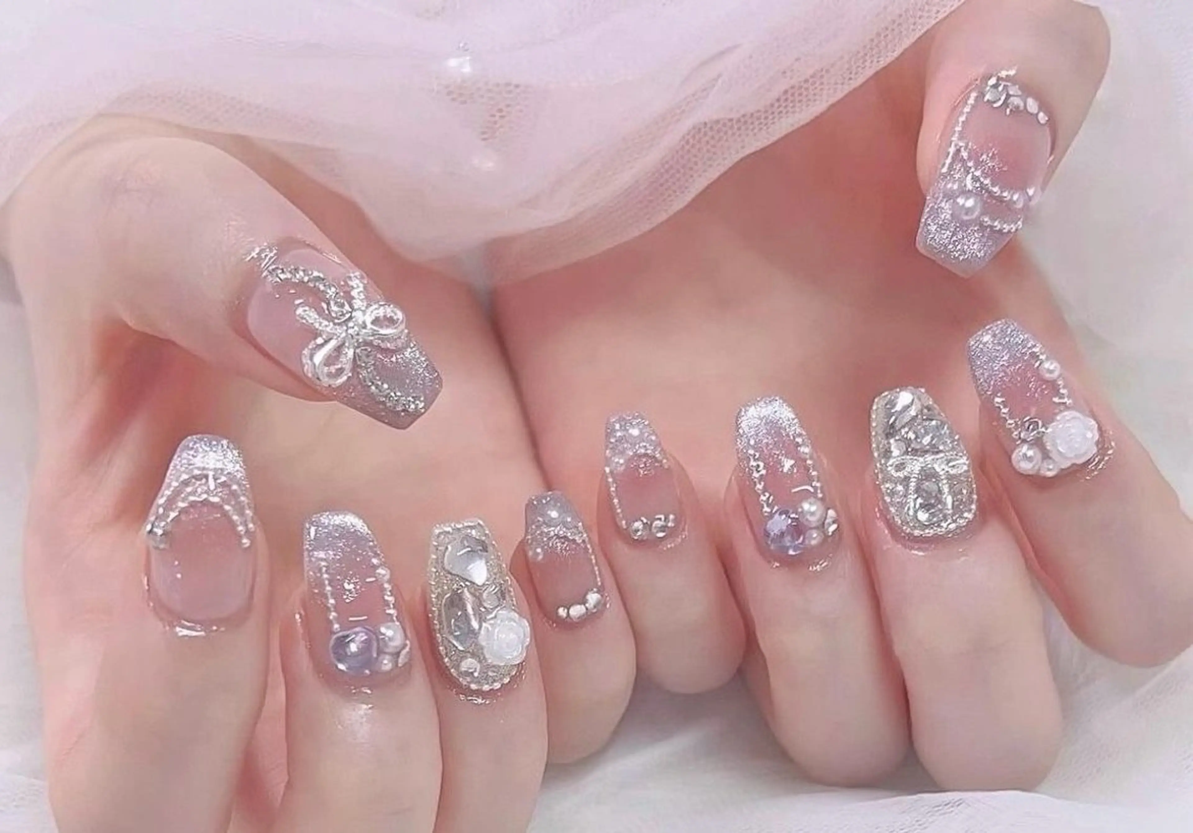 ネイル マグネットネイル ピンク ネイルチップ 冬ネイル クリスマス ハンドネイル Lee Nailsのネイルデザイン