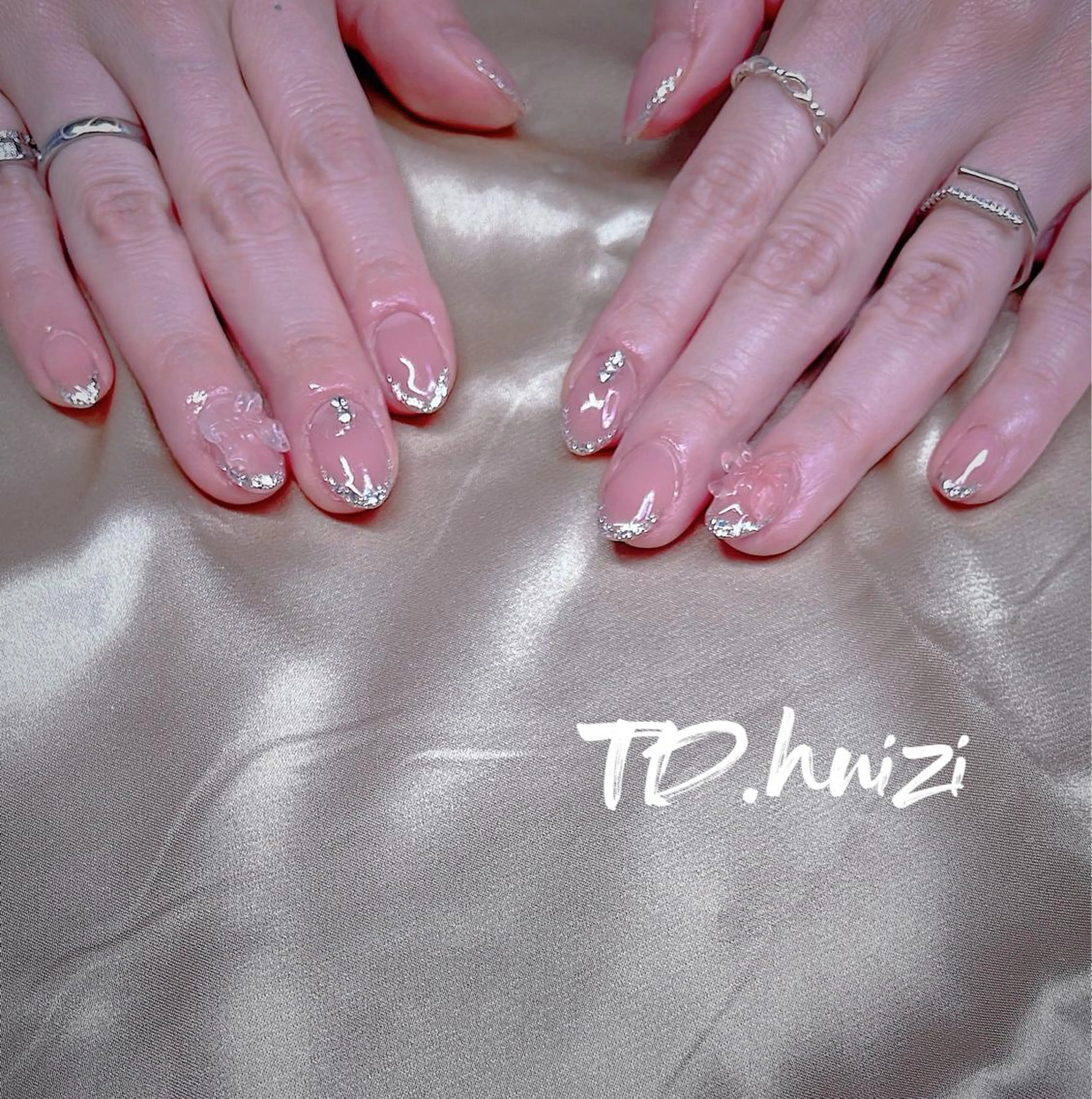 ミディアム めぐみのネイルサロン スタッフ練習のネイルデザイン