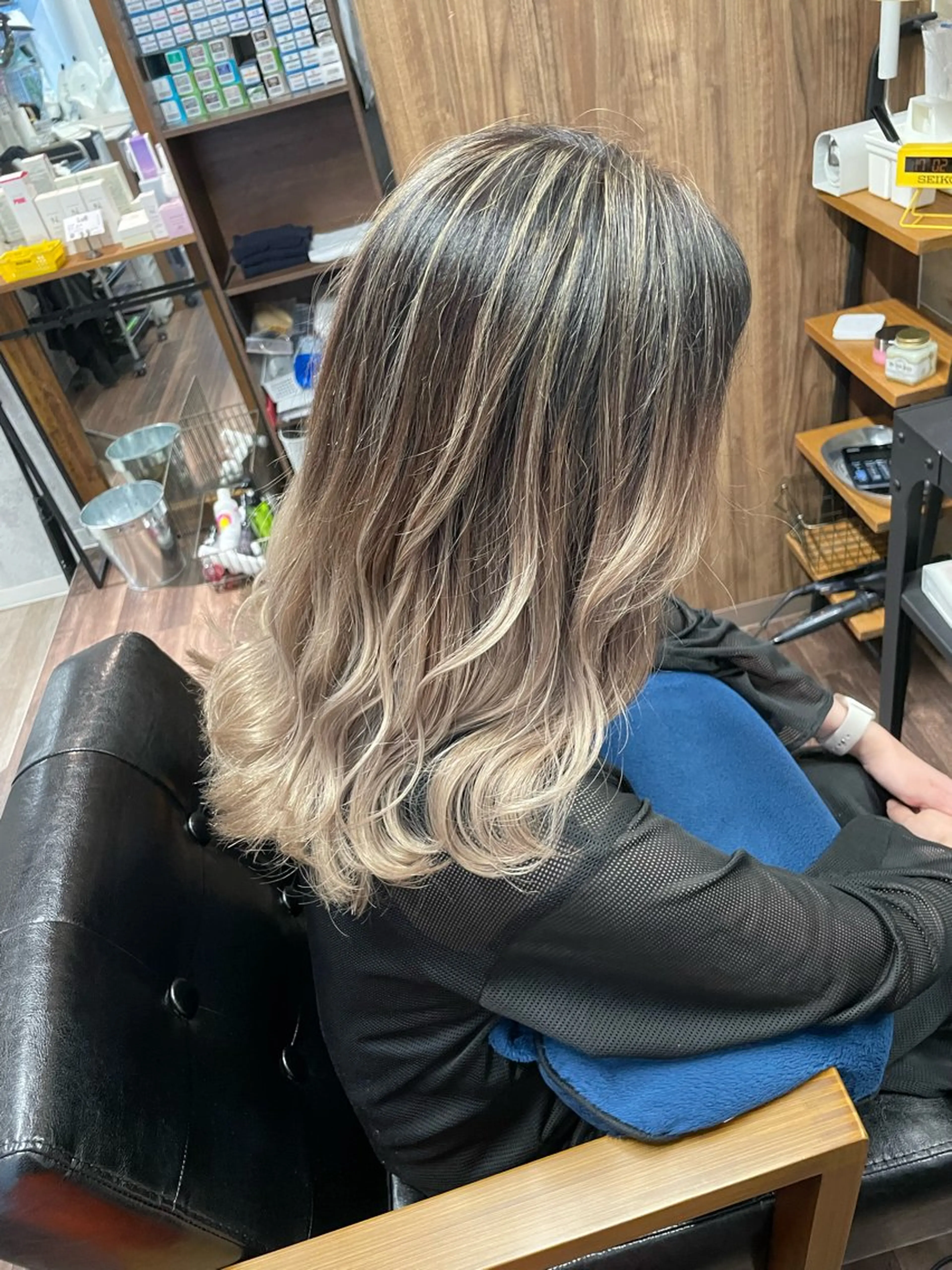 セミロング カラー バレイヤージュ レイヤーカット ヘアカラー トリートメント Lull (シェアサロンReco VIProom)所属・Lull1人美容室 バレイヤージュのヘアスタイル