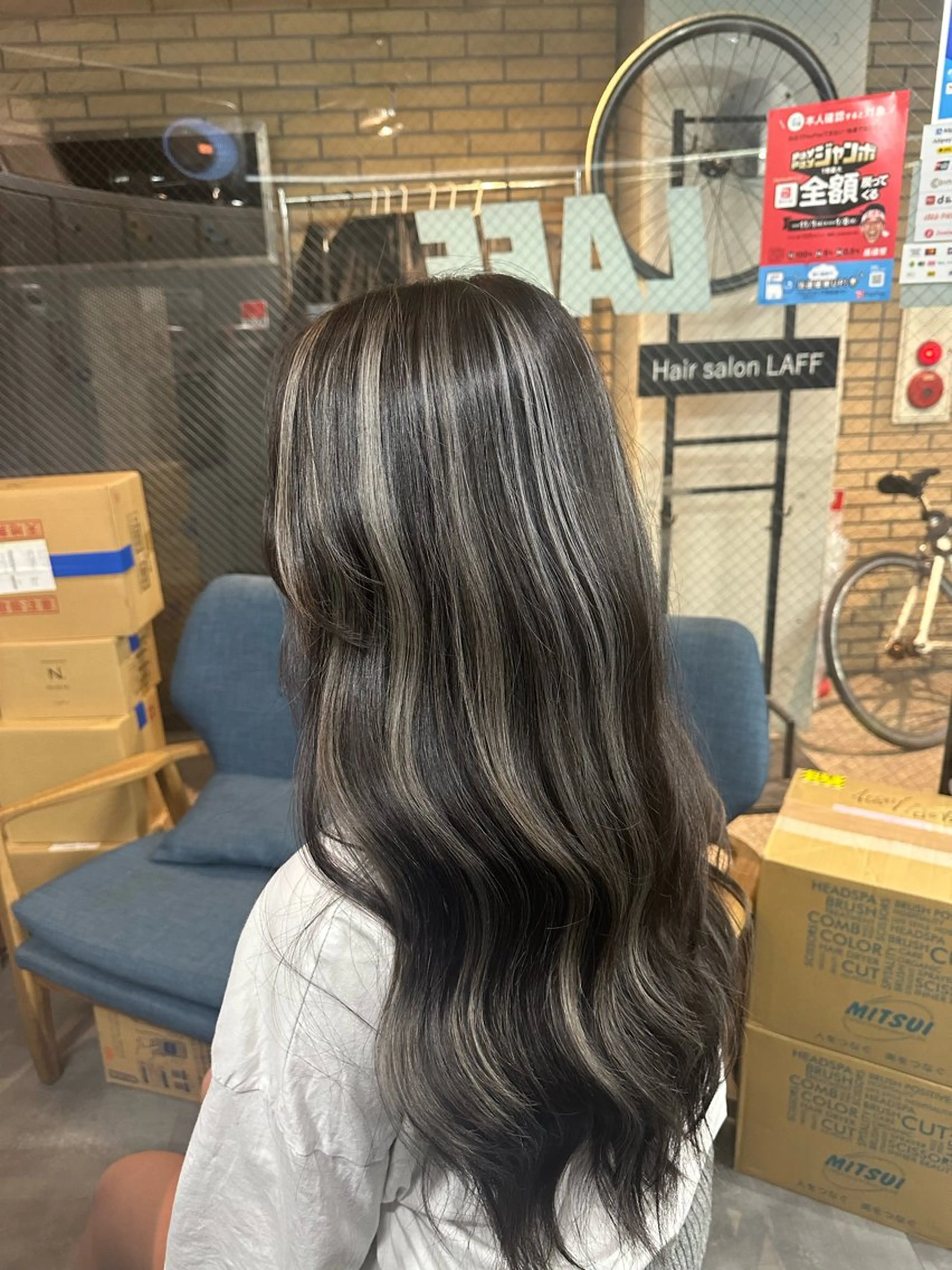ロング カラー ブリーチ ハイライトカラー ハイライト ロング 剣太郎カットモデル 10㎝カット募集中のヘアスタイル