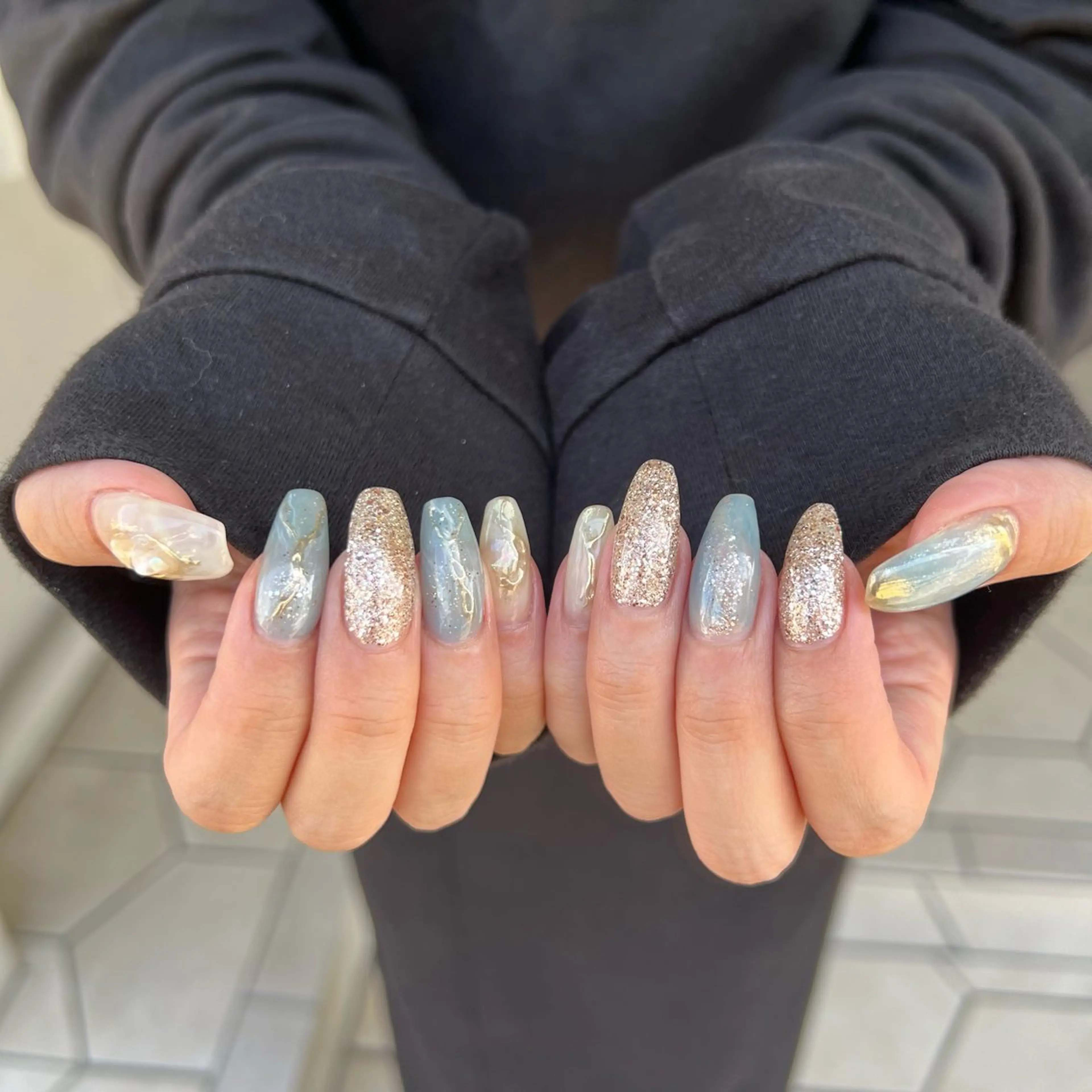 ネイル アートネイル ブルー 大理石ネイル(マーブル) 持ち込み ニュアンスネイル Rommy Arisaのネイルデザイン