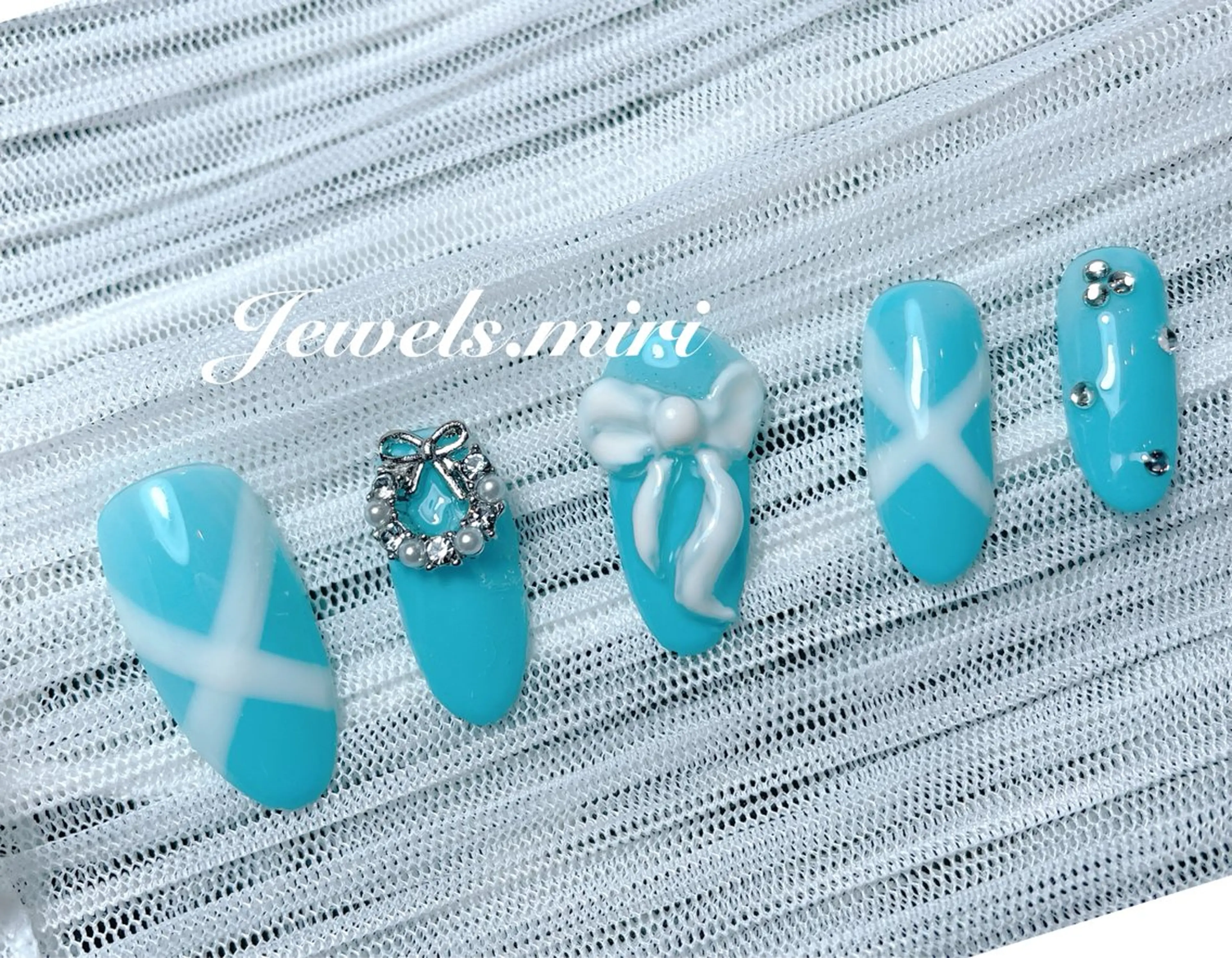 ネイル アートネイル ブルー ロングネイル ワンカラーネイル 冬ネイル ネイルサロン Jewels Mのネイルデザイン