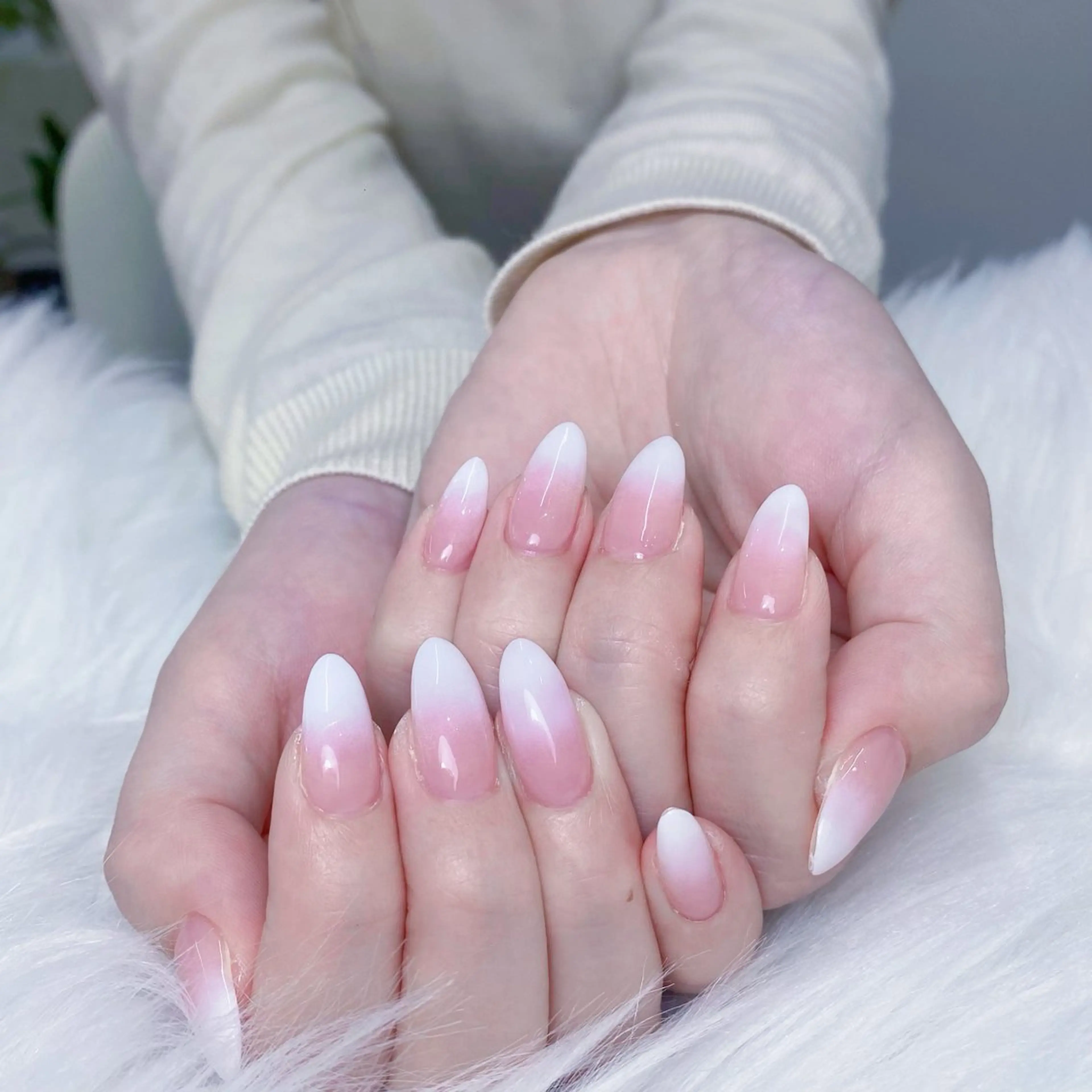 カラー グラデーションカラー ピンクカラー ハンドネイル AIN Nailのネイルデザイン