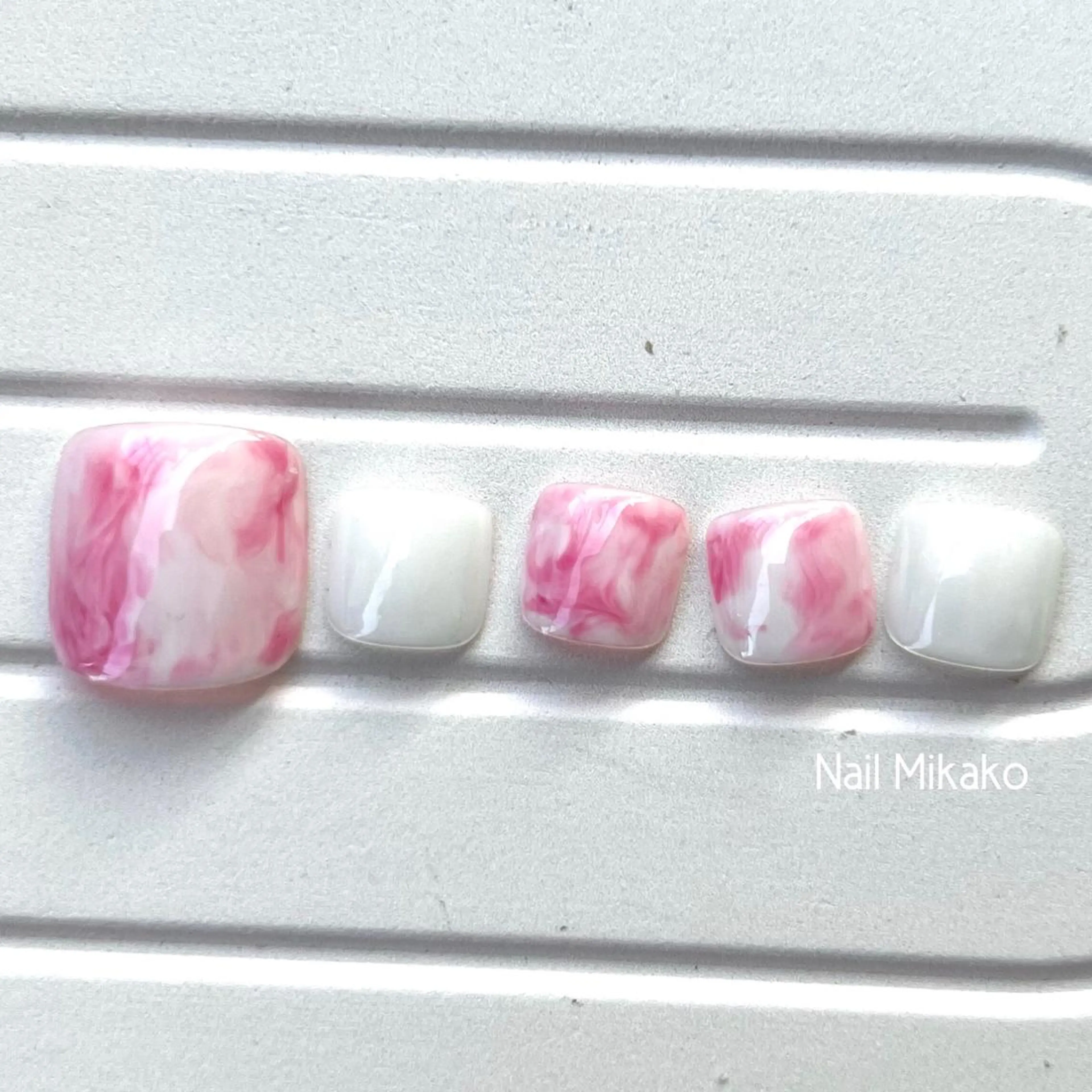 ネイル フットネイル 大理石ネイル(マーブル) ニュアンスネイル ピンク Nail Mikakoのネイルデザイン