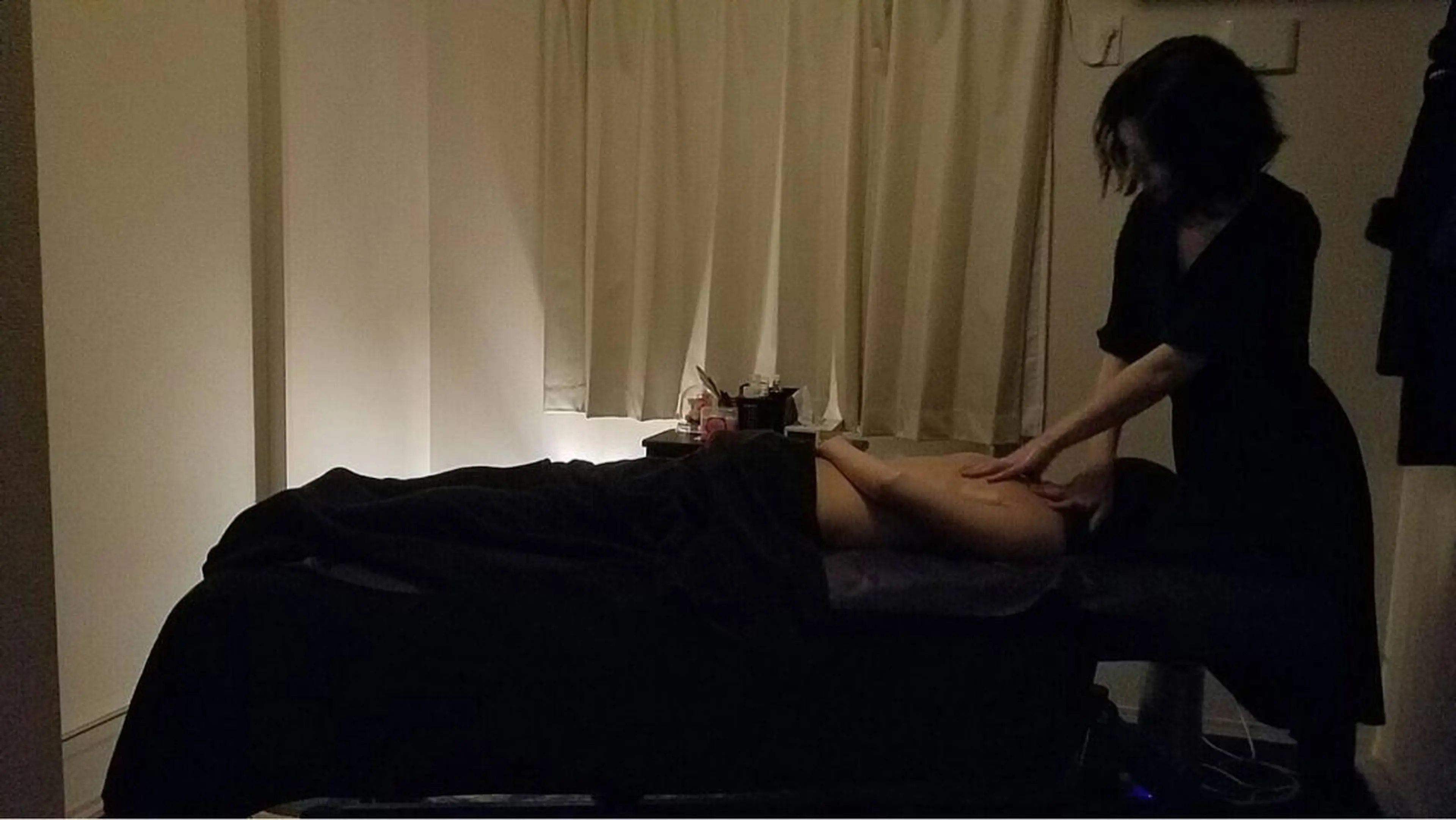 ロング カラー パーマ ヘアアレンジ メンズ キッズ ネイル マツエク・マツパ アニメ,Vオタク× 即効痩せエステサロンのエステ・リラクイメージ