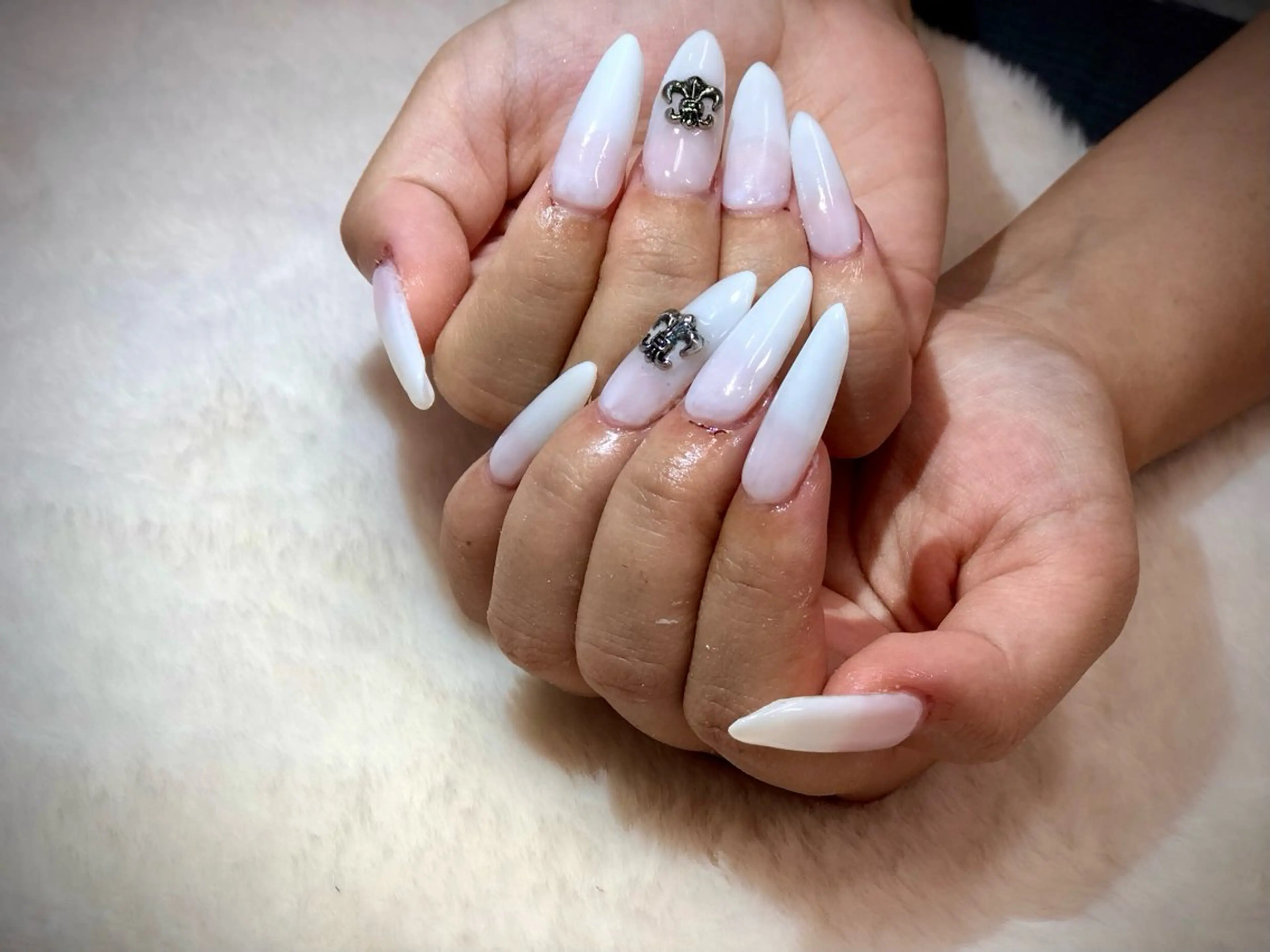 ネイル 長さ出し ロングネイル ワンカラーネイル スーパーロングネイル ホワイト ハンドネイル ハンドケア 心斎橋Salon Epokkuのネイルデザイン