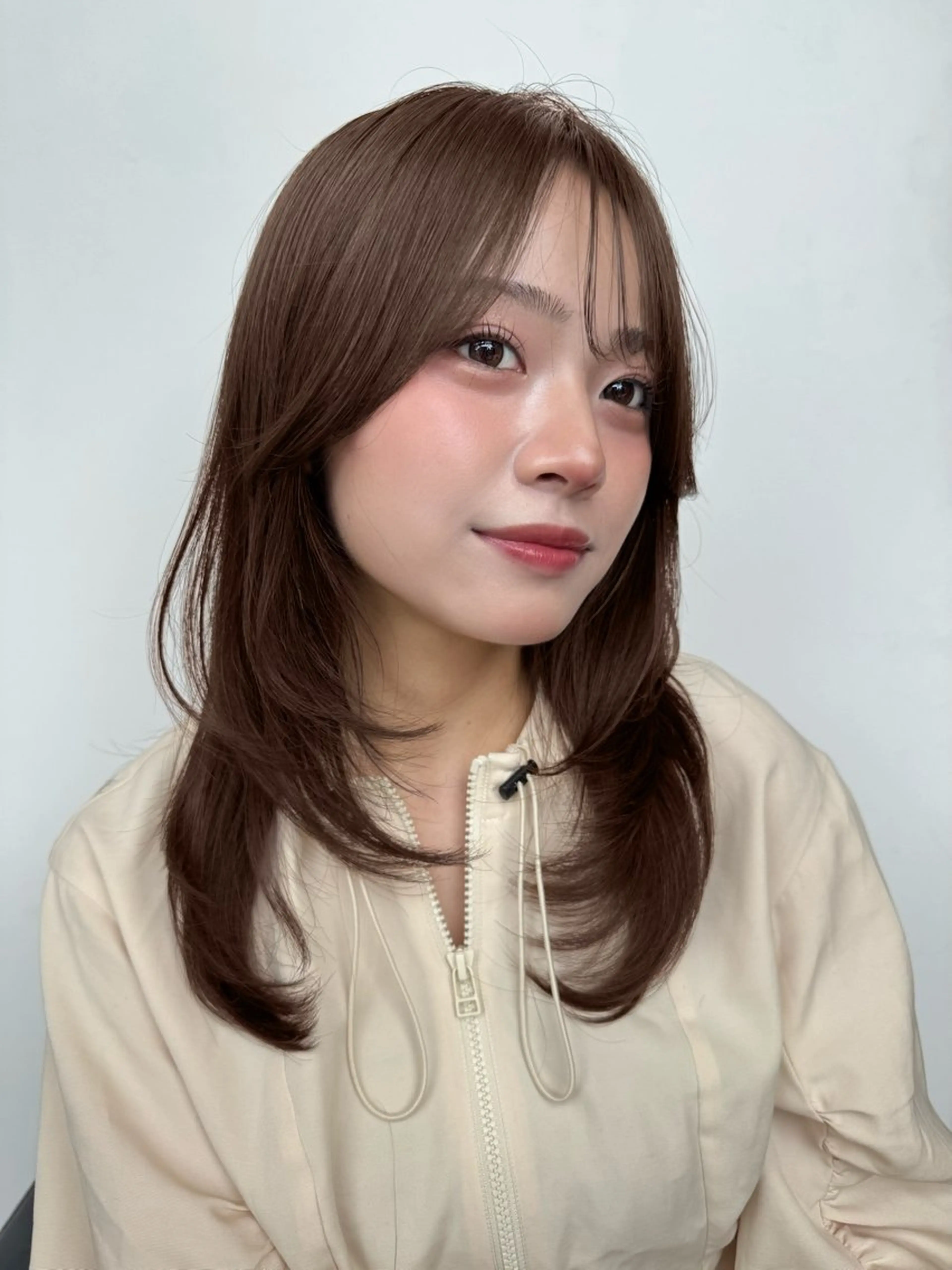 ミディアム カット ヘアカラー 艶髪／レイヤー／ 垢抜け🩵／MARIのヘアスタイル