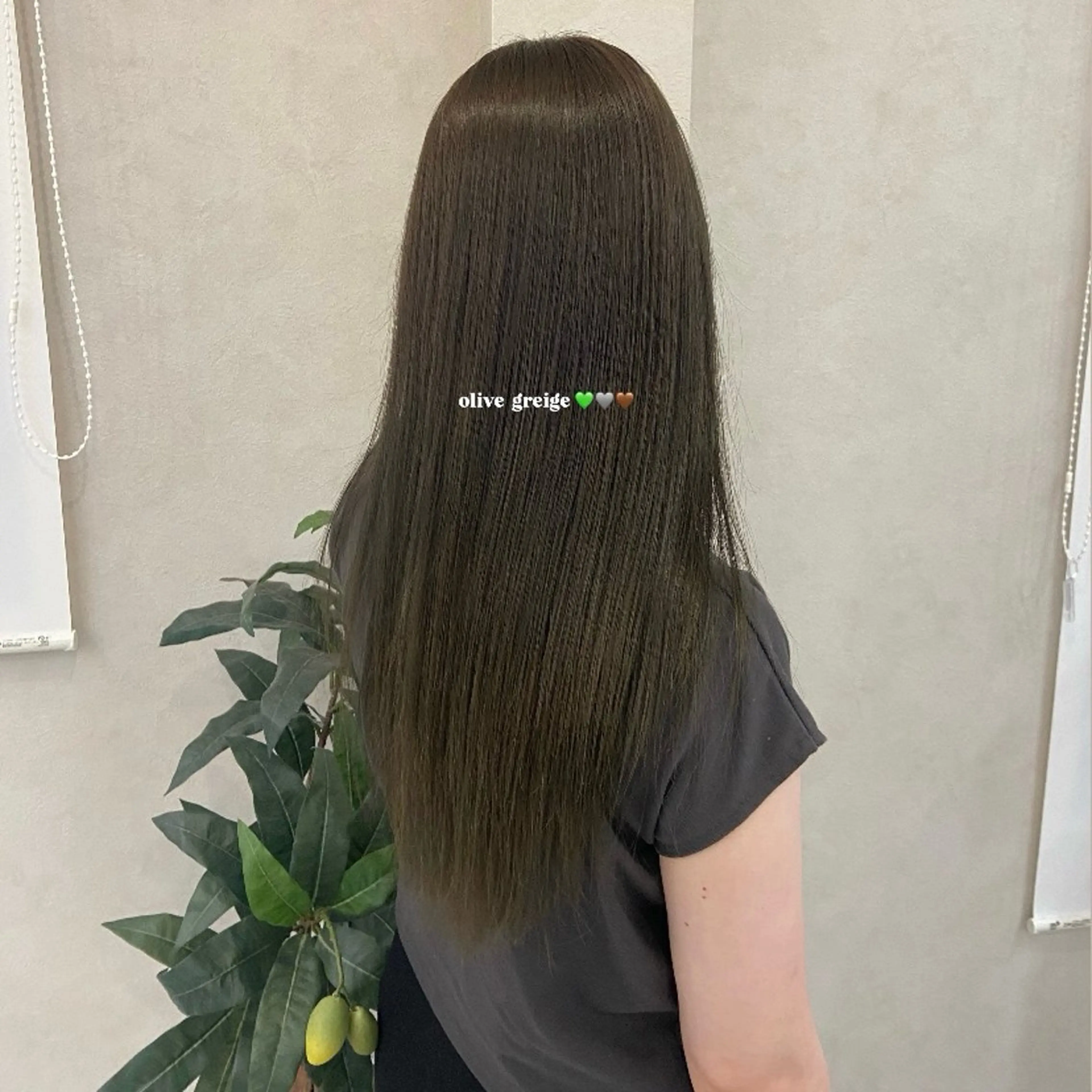 カラー グレージュ オリーブグレージュ オリーブグレー カット ヘアカラー トリートメント 若原 茉莉のヘアスタイル