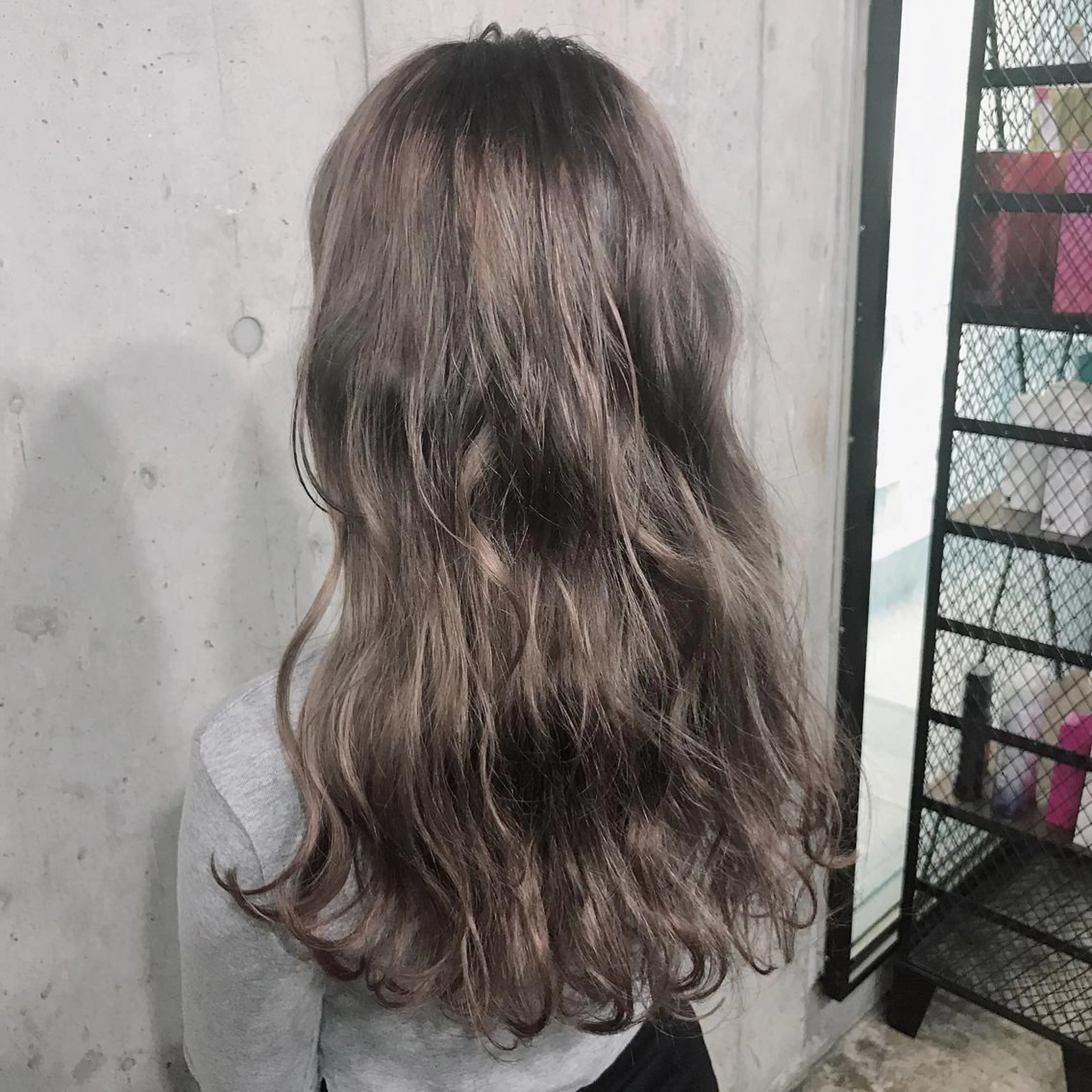セミロング カラー パーマ ヘアアレンジ メンズ キッズ ネイル マツエク・マツパ ベージュカラー サロンドミルク 原宿のヘアスタイル